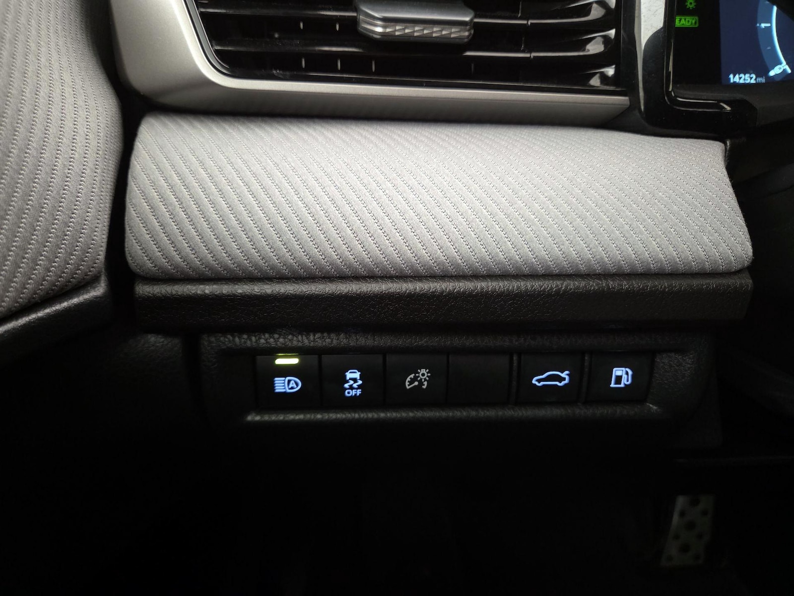 2025 Toyota Camry SE - Photo 14