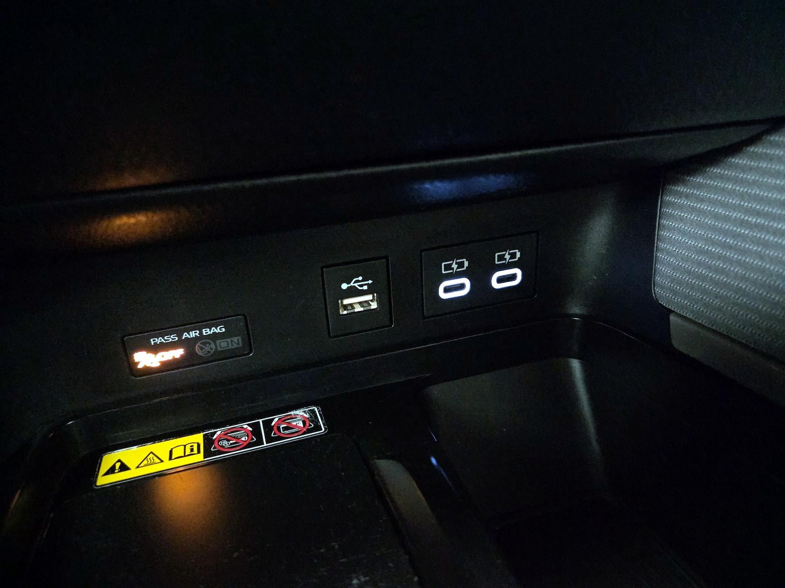 2025 Toyota Camry SE - Photo 19