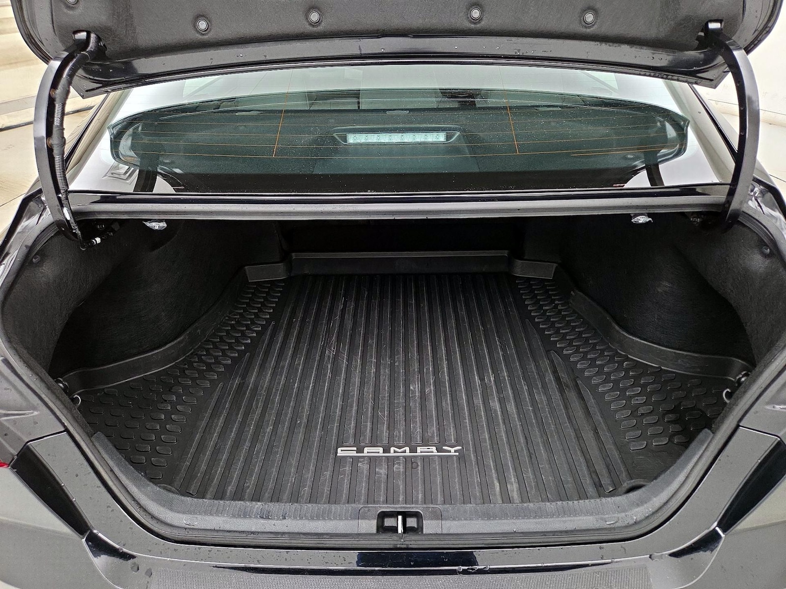 2025 Toyota Camry SE - Photo 21