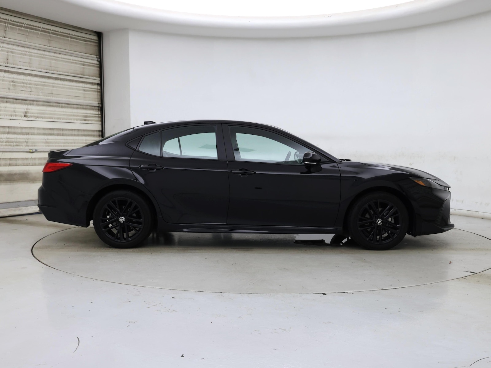 2025 Toyota Camry SE - Photo 8