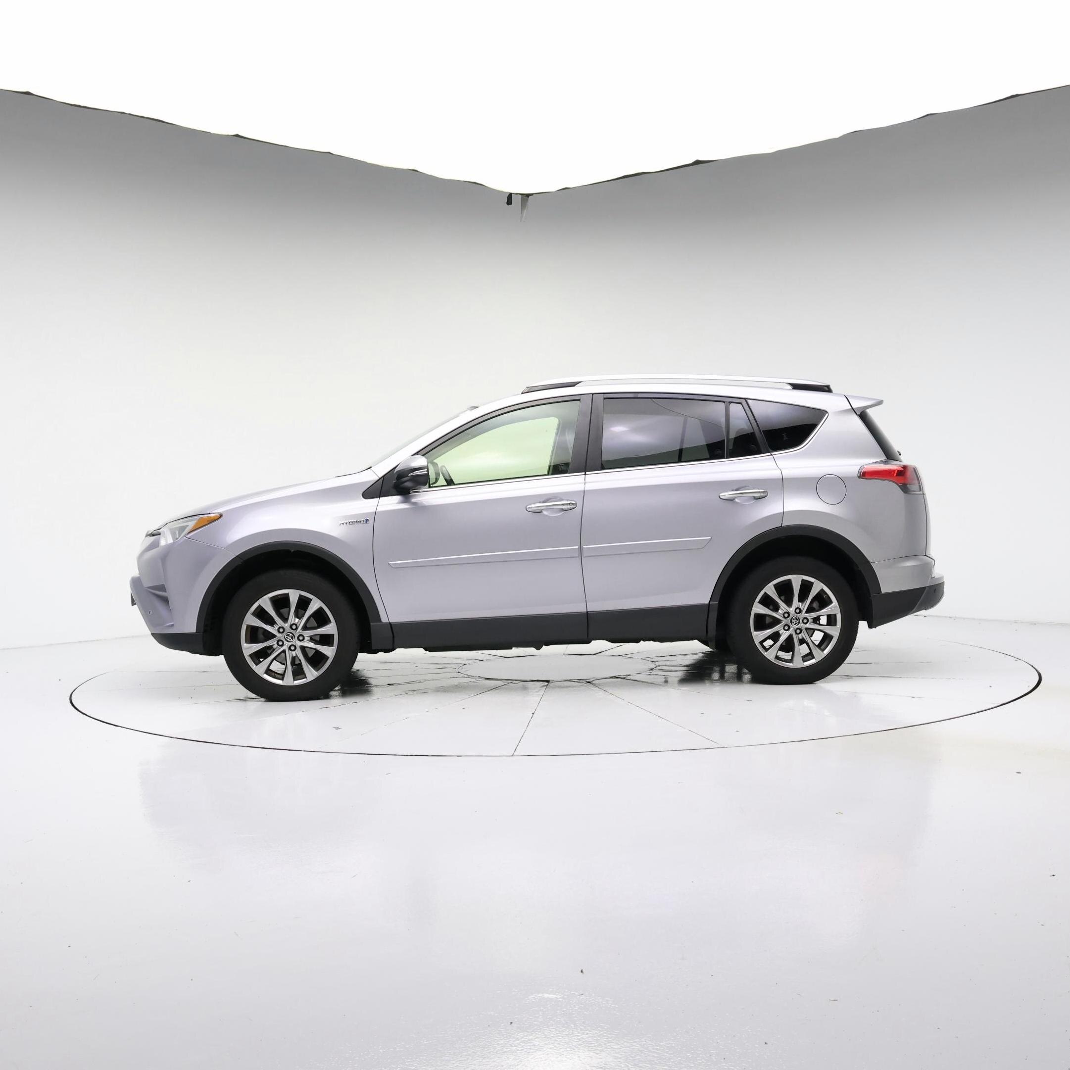 Thumbnail: 2017 Toyota RAV4 - 3