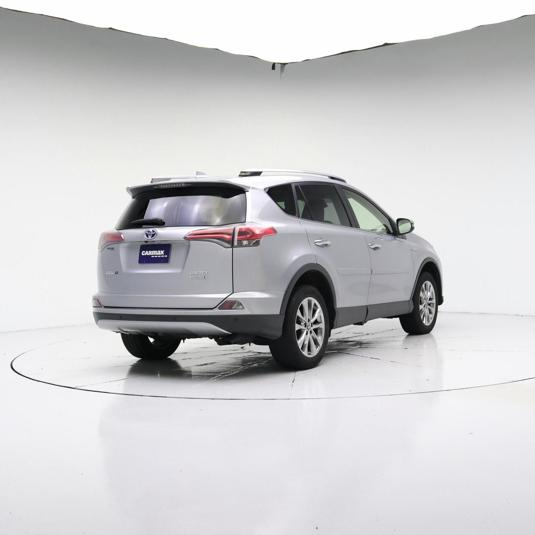 Thumbnail: 2017 Toyota RAV4 - 8