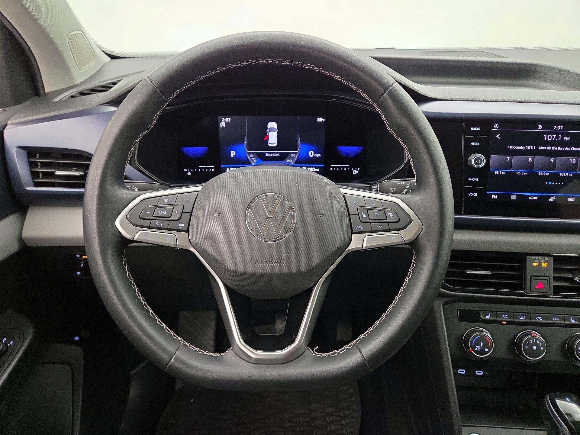Thumbnail: 2022 Volkswagen Taos - 10