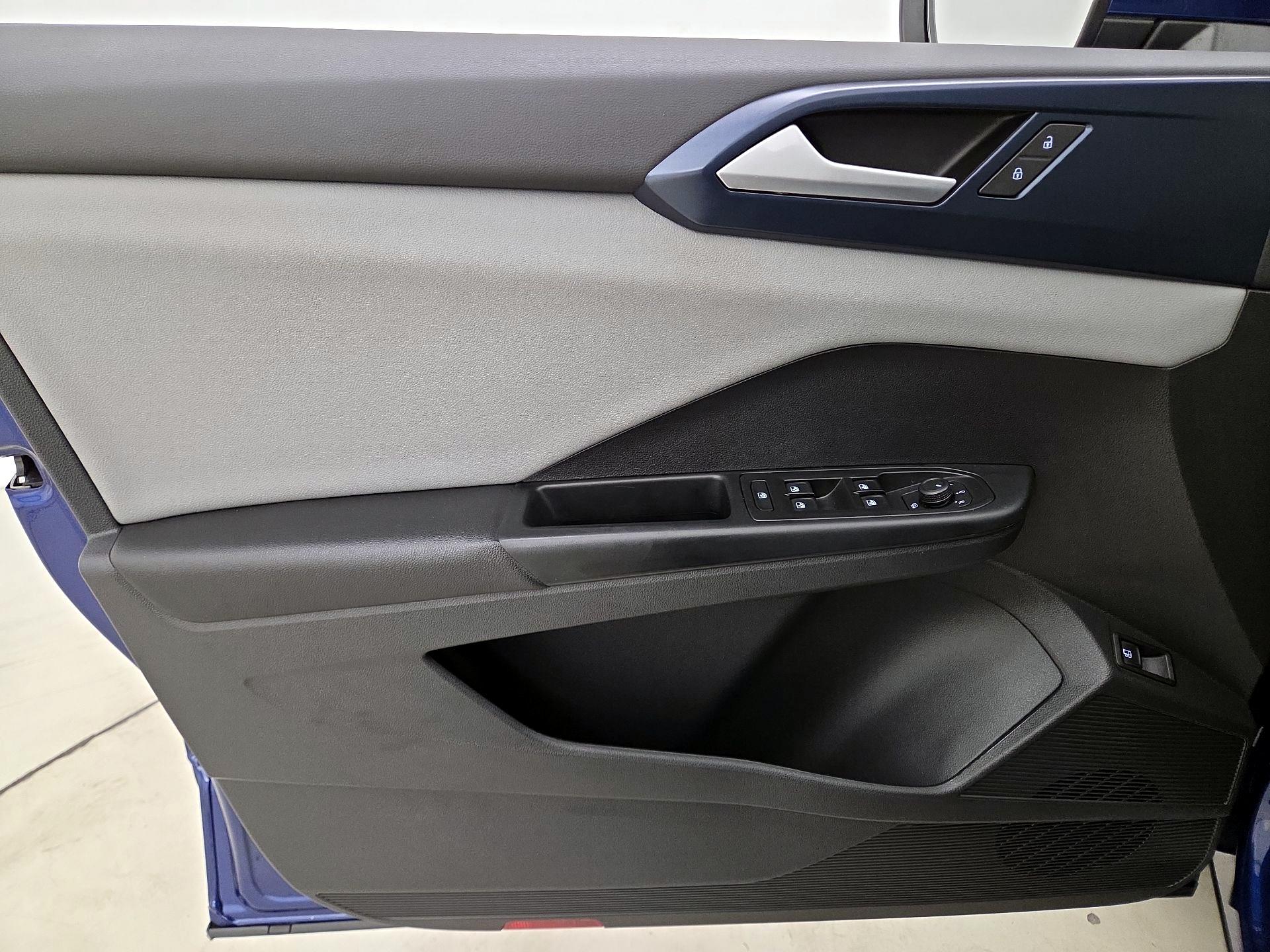 Thumbnail: 2022 Volkswagen Taos - 12