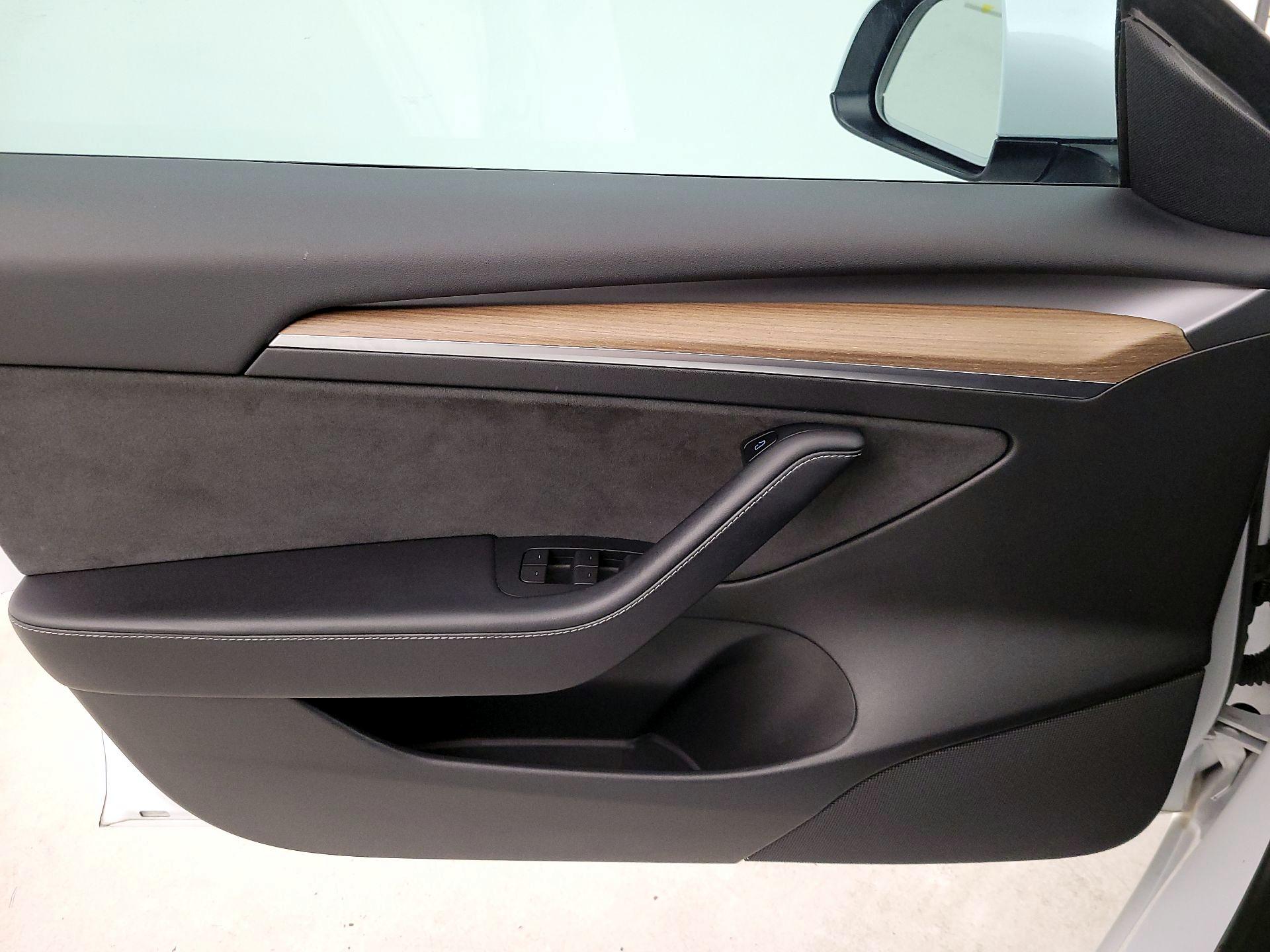 Thumbnail: 2022 Tesla Model 3 - 12