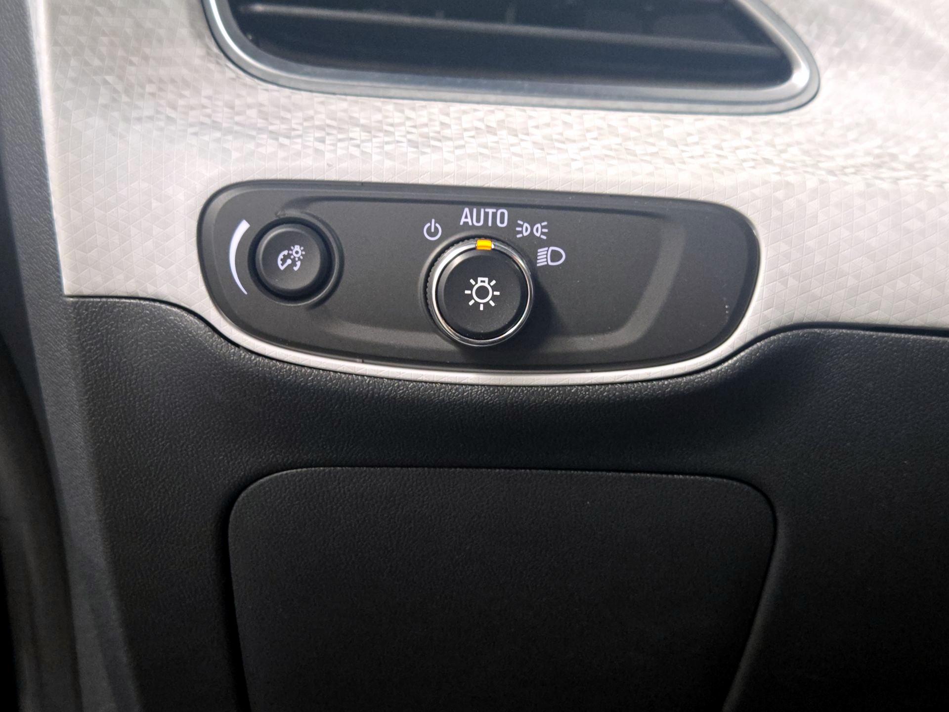 Thumbnail: 2021 Chevrolet Bolt EV - 13