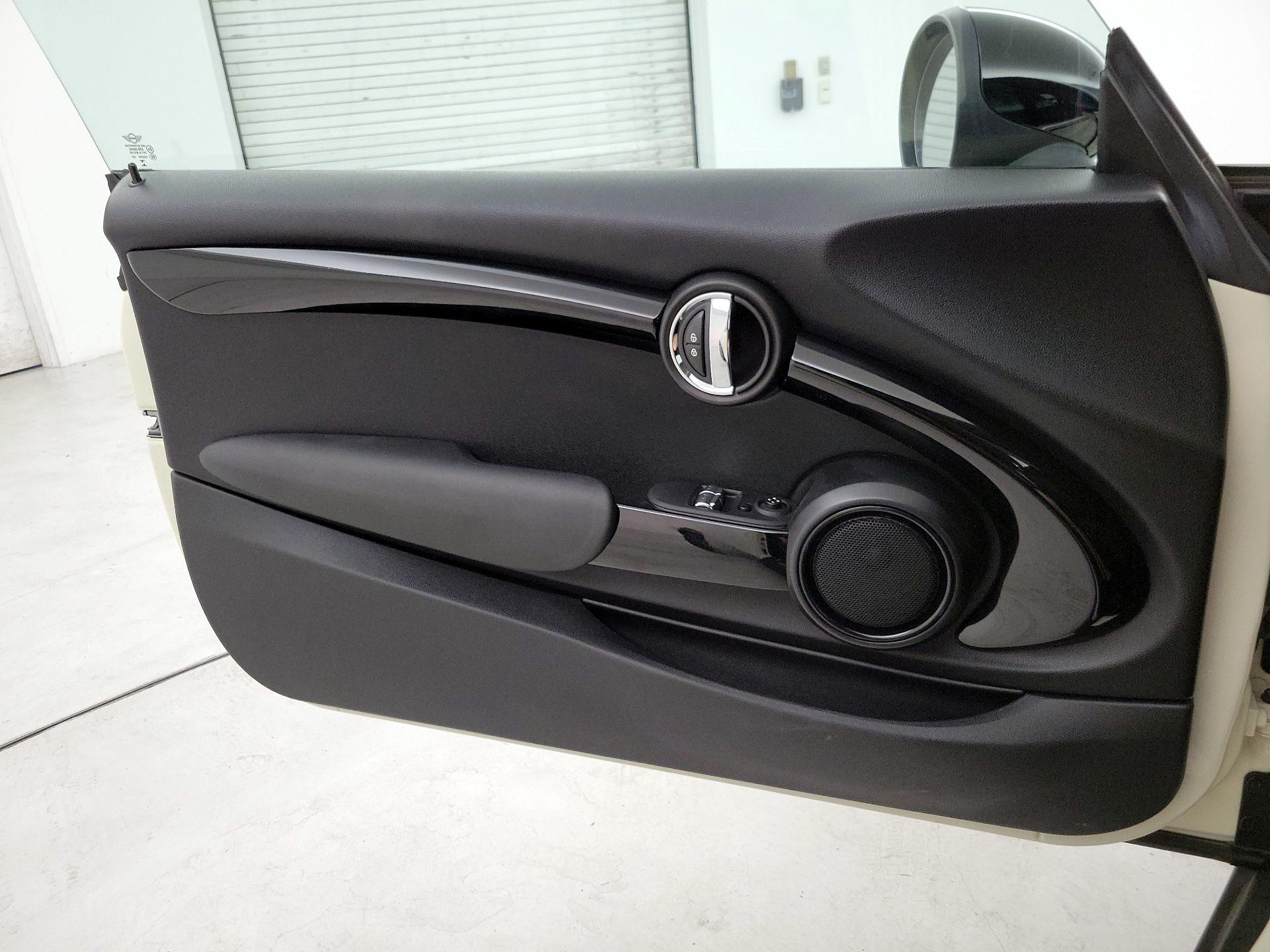 Thumbnail: 2017 MINI Cooper Hardtop - 12