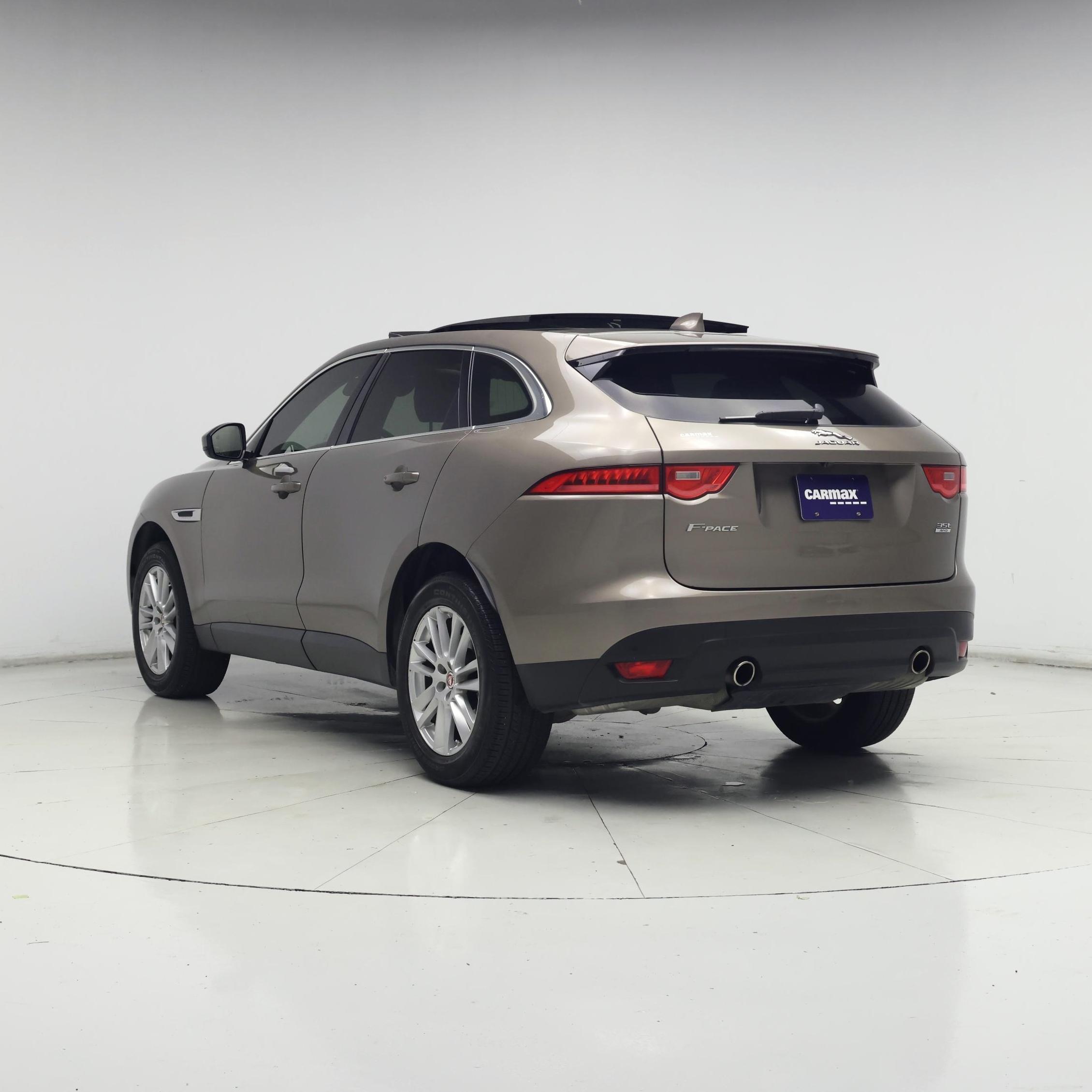 Thumbnail: 2017 Jaguar F-Pace - 2