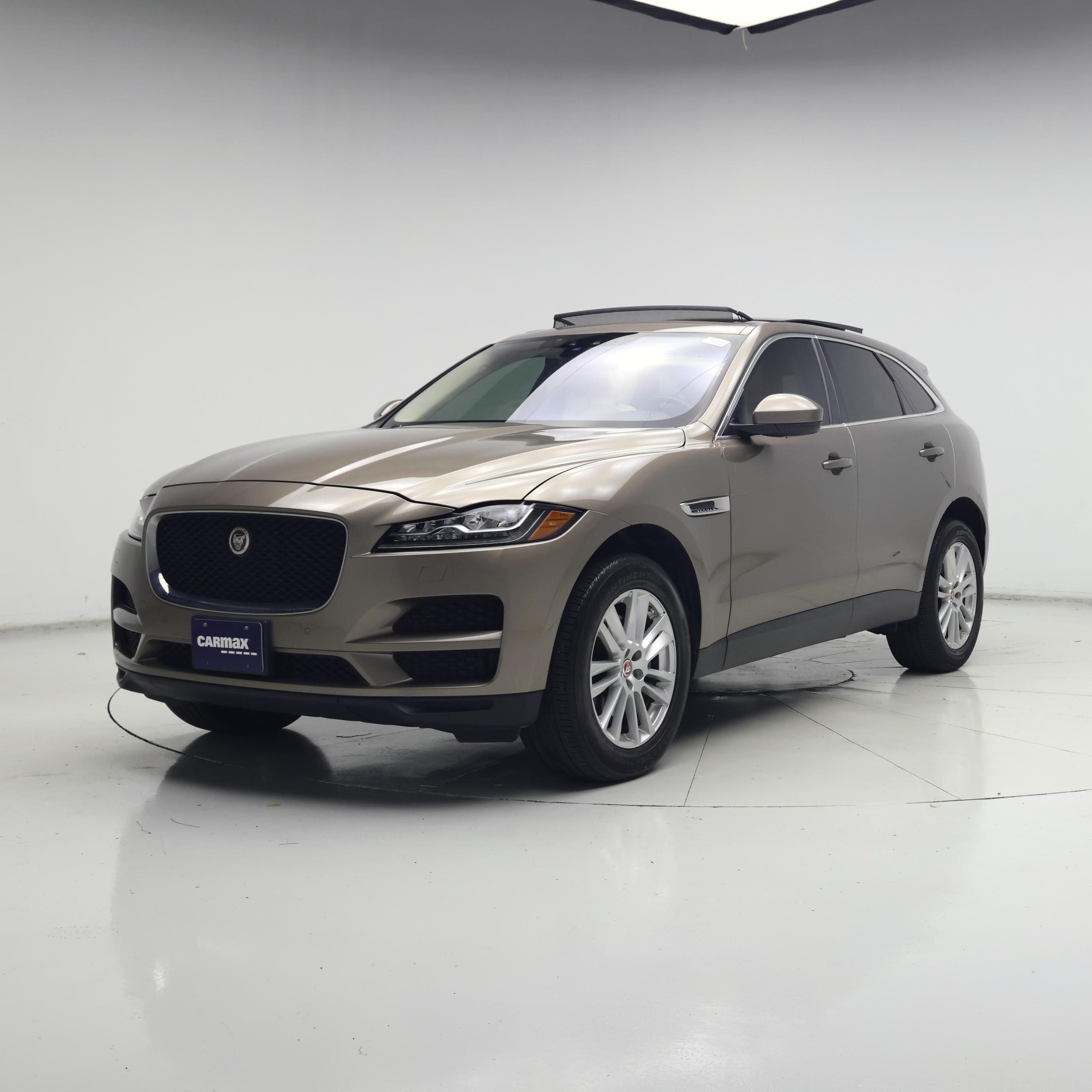 Thumbnail: 2017 Jaguar F-Pace - 4