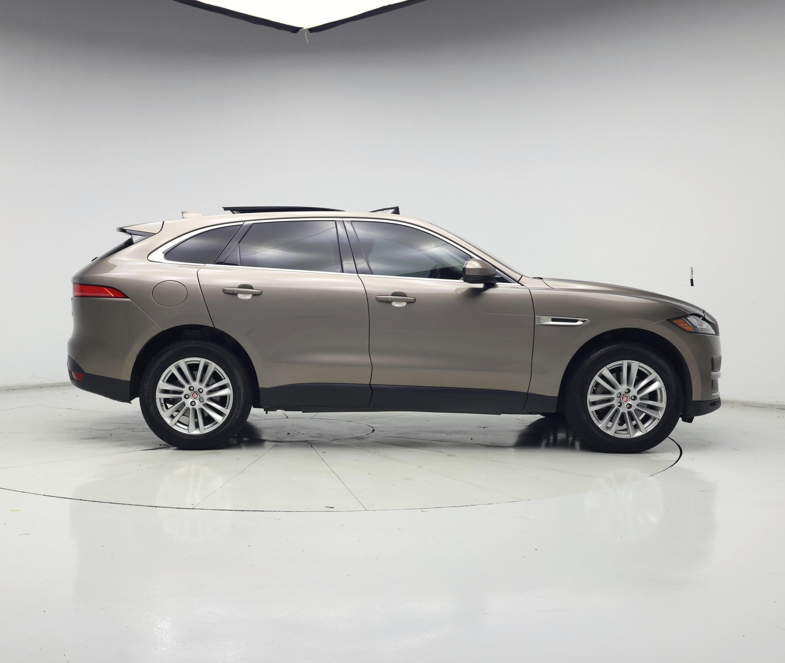 Thumbnail: 2017 Jaguar F-Pace - 7