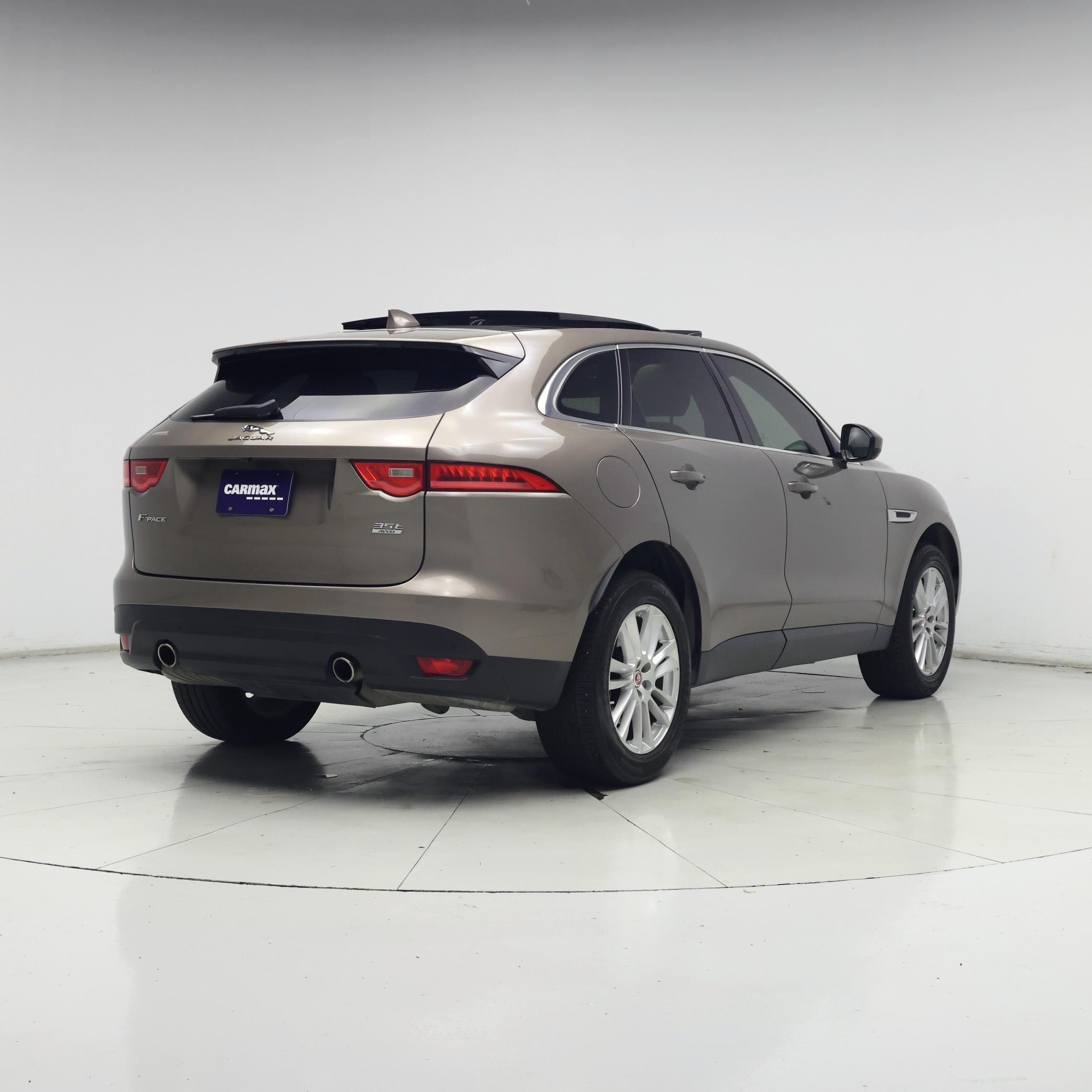 Thumbnail: 2017 Jaguar F-Pace - 8