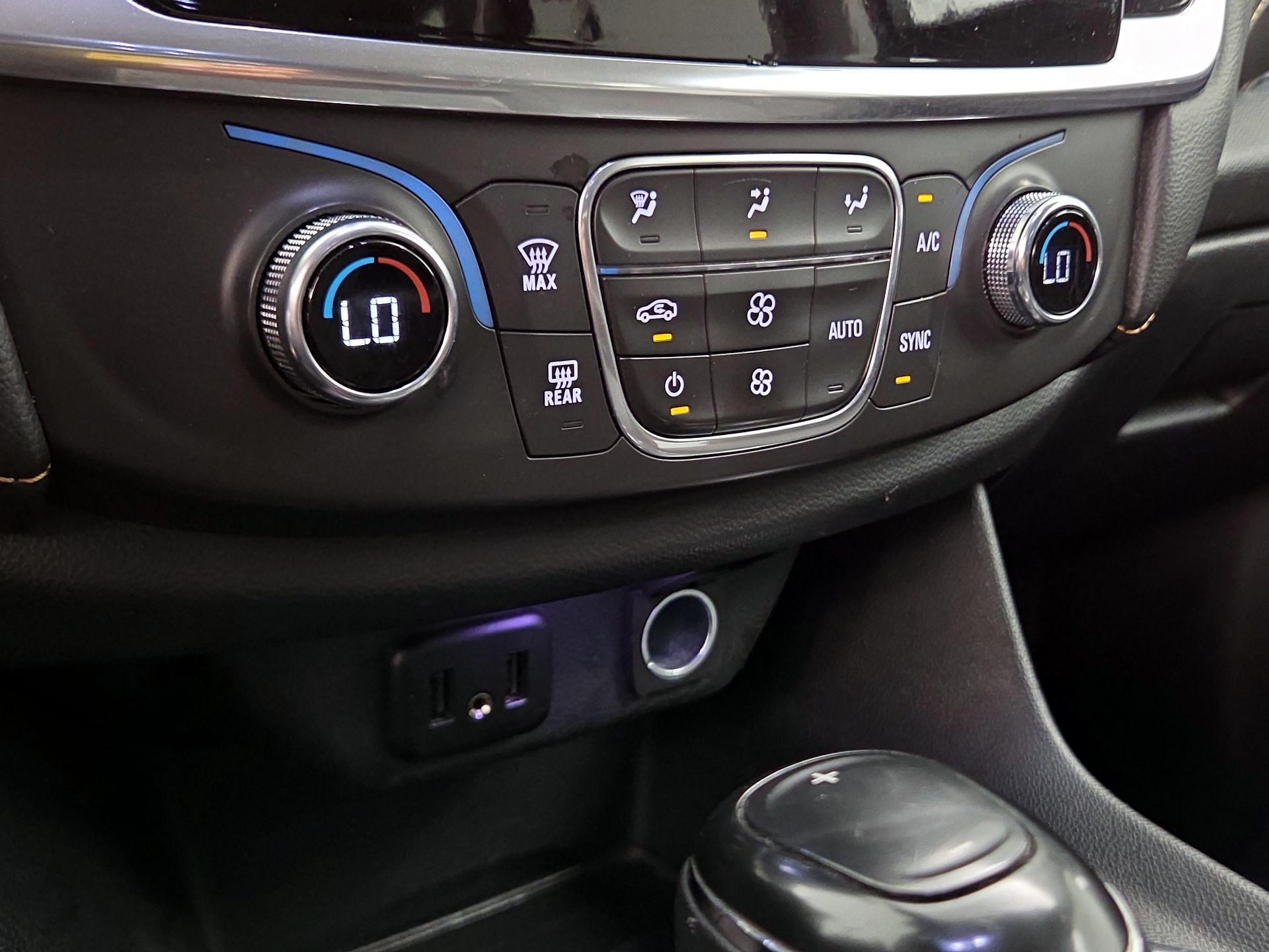 Thumbnail: 2020 Chevrolet Traverse - 16