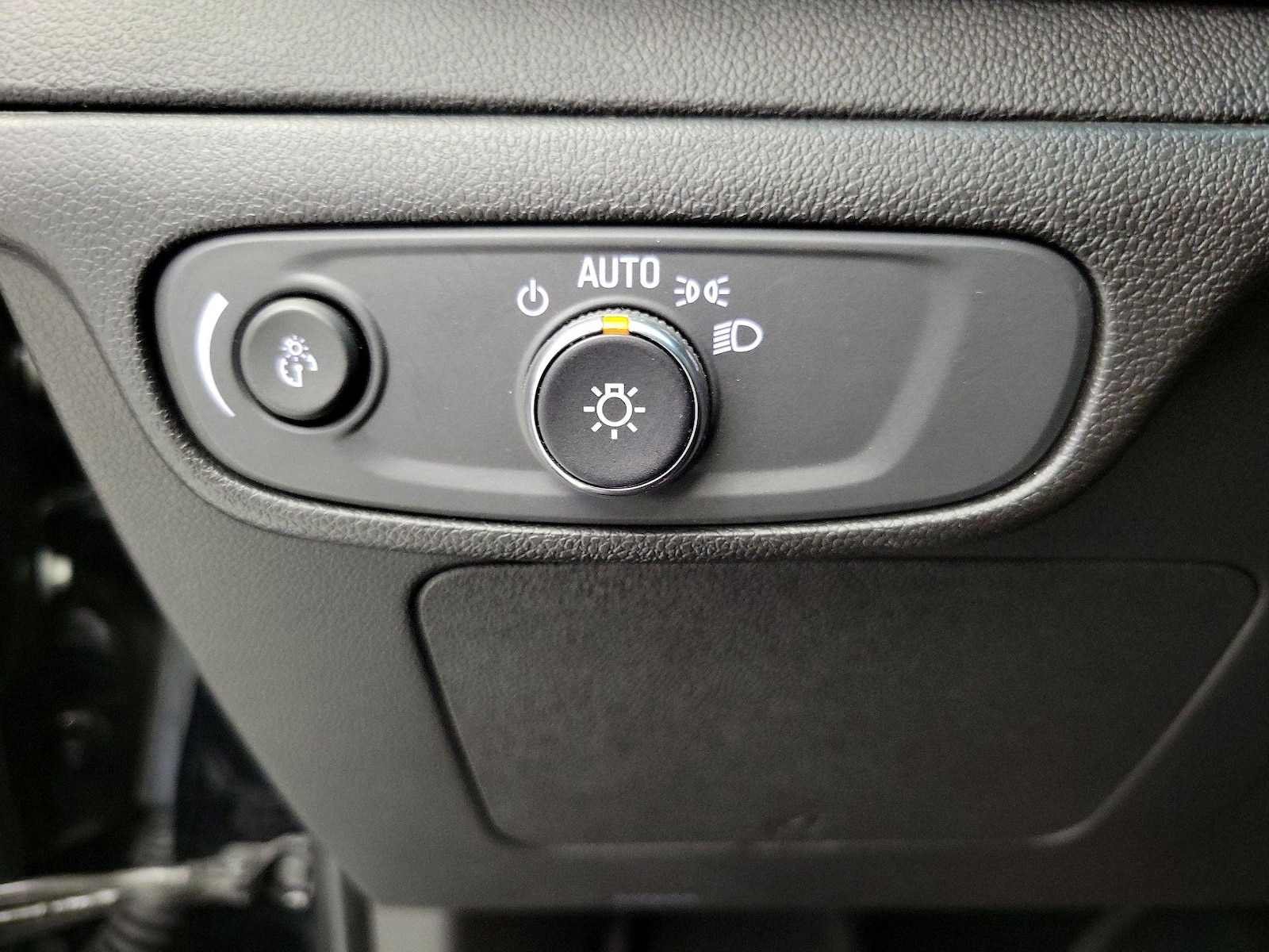 2023 Chevrolet Bolt EV 2LT - Photo 14