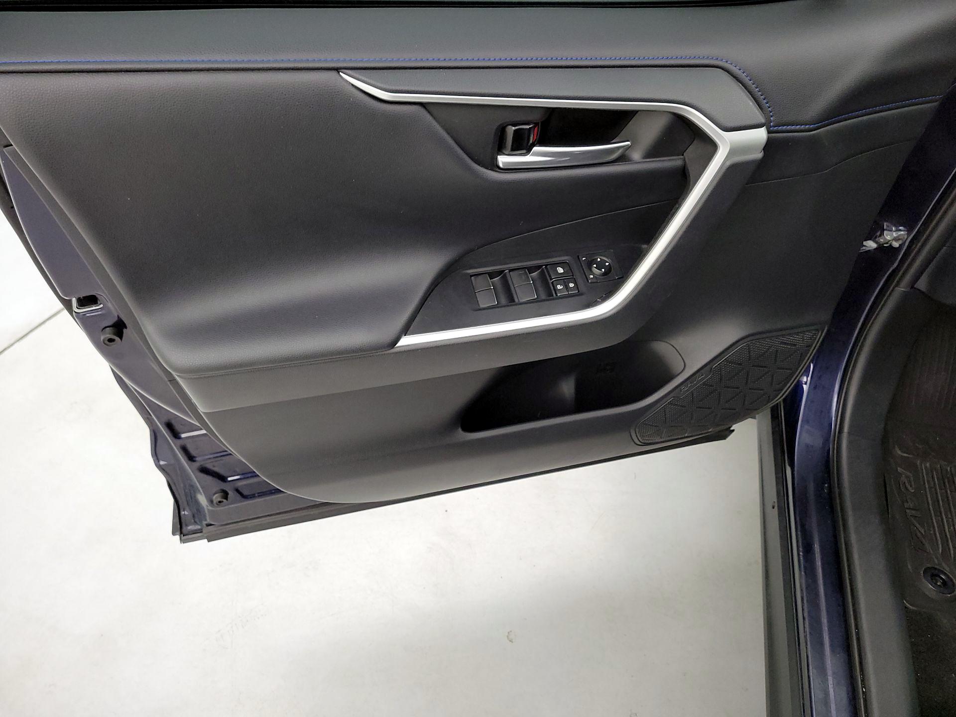 Thumbnail: 2021 Toyota RAV4 - 12