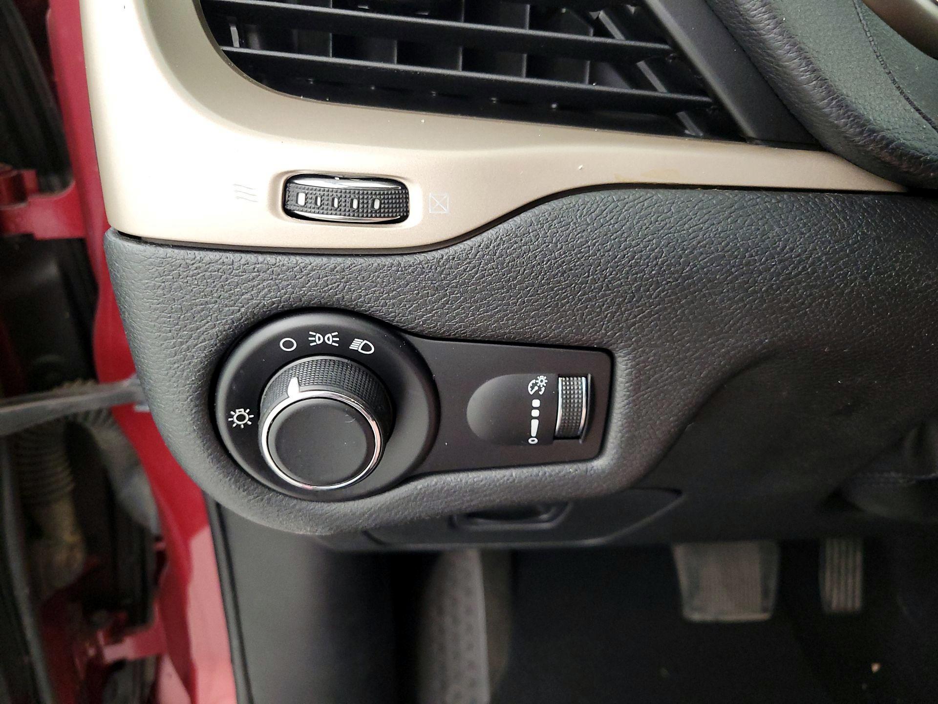 Thumbnail: 2016 Jeep Cherokee - 13