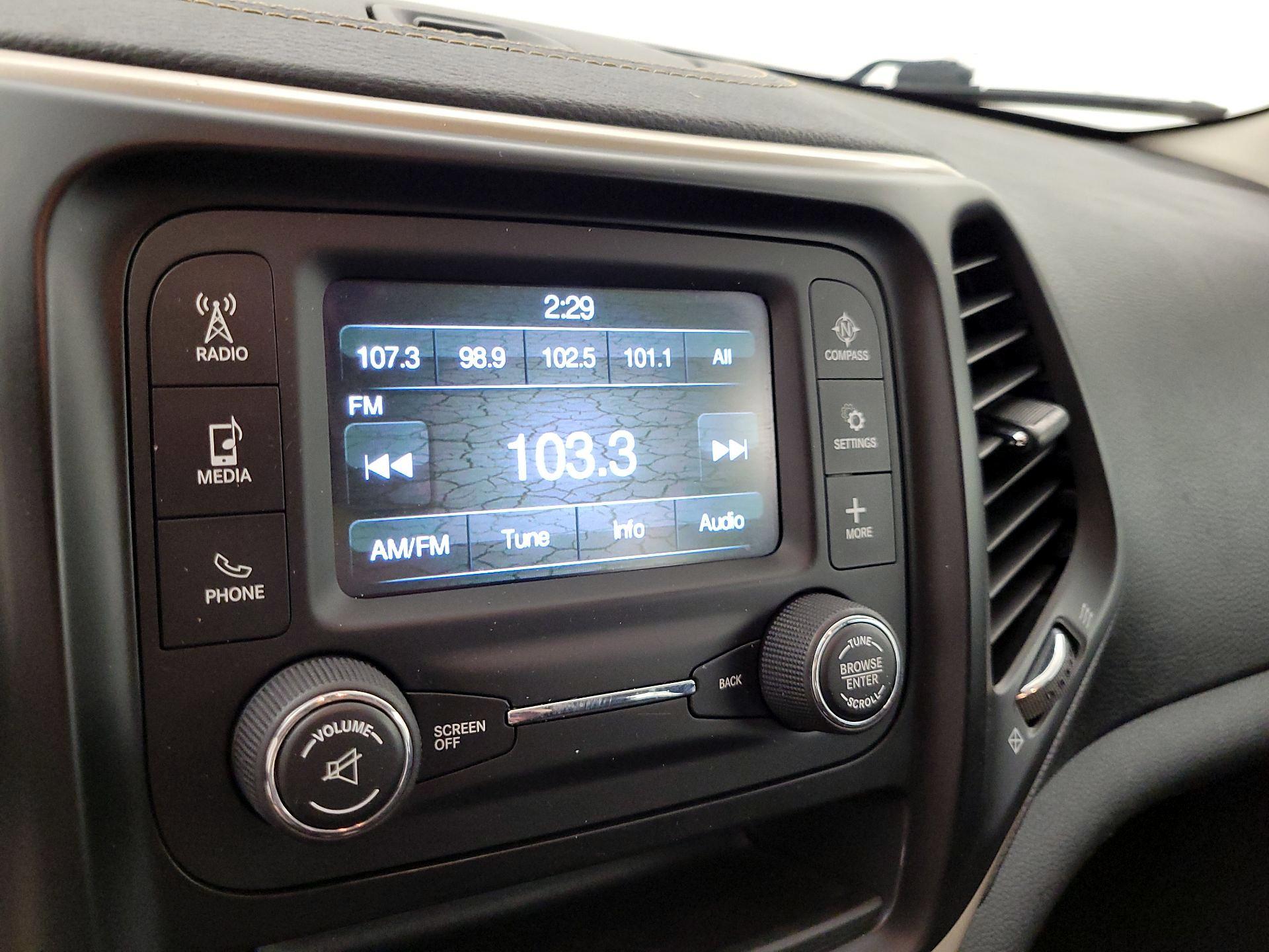 Thumbnail: 2016 Jeep Cherokee - 14