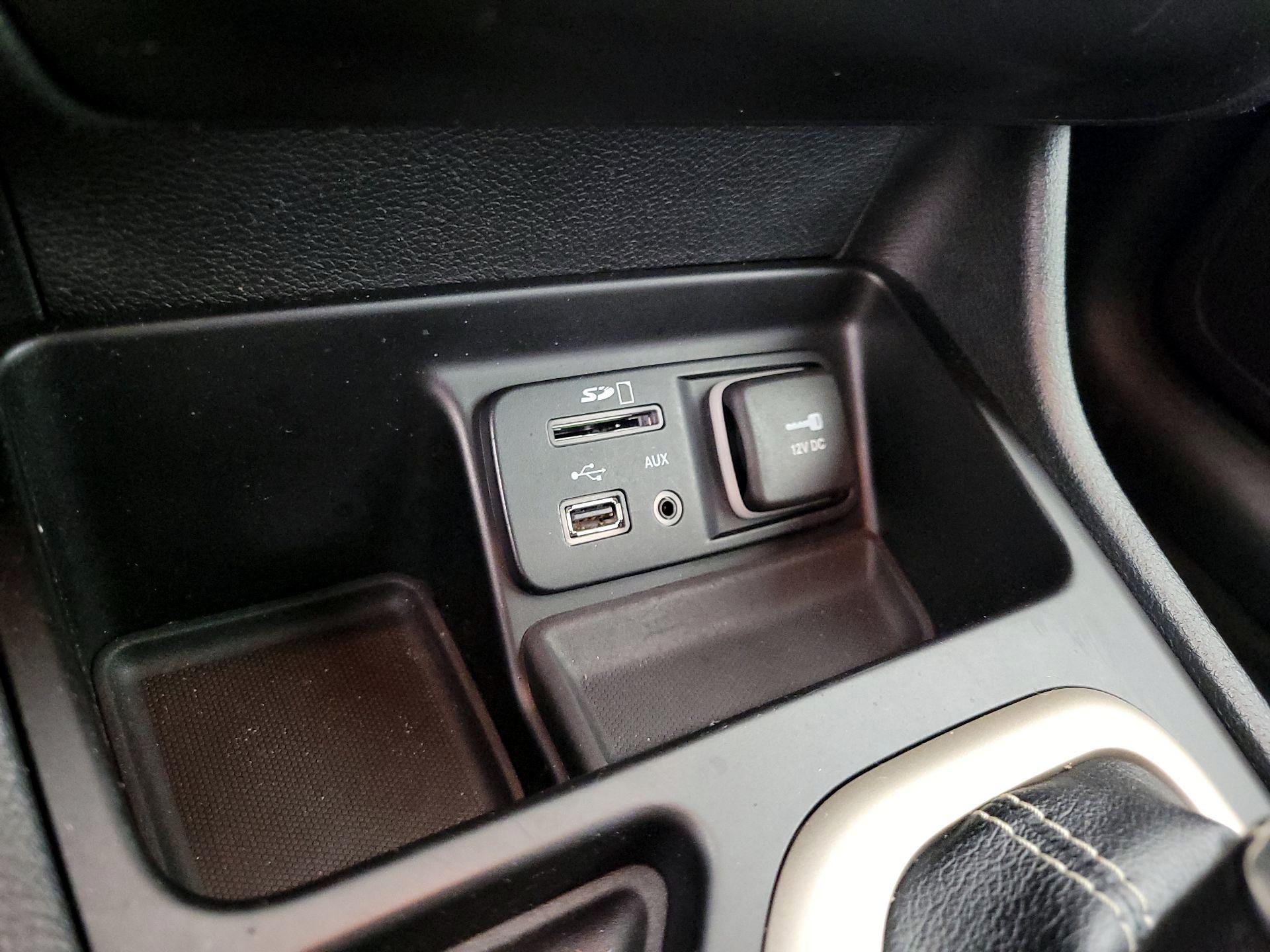 Thumbnail: 2016 Jeep Cherokee - 17