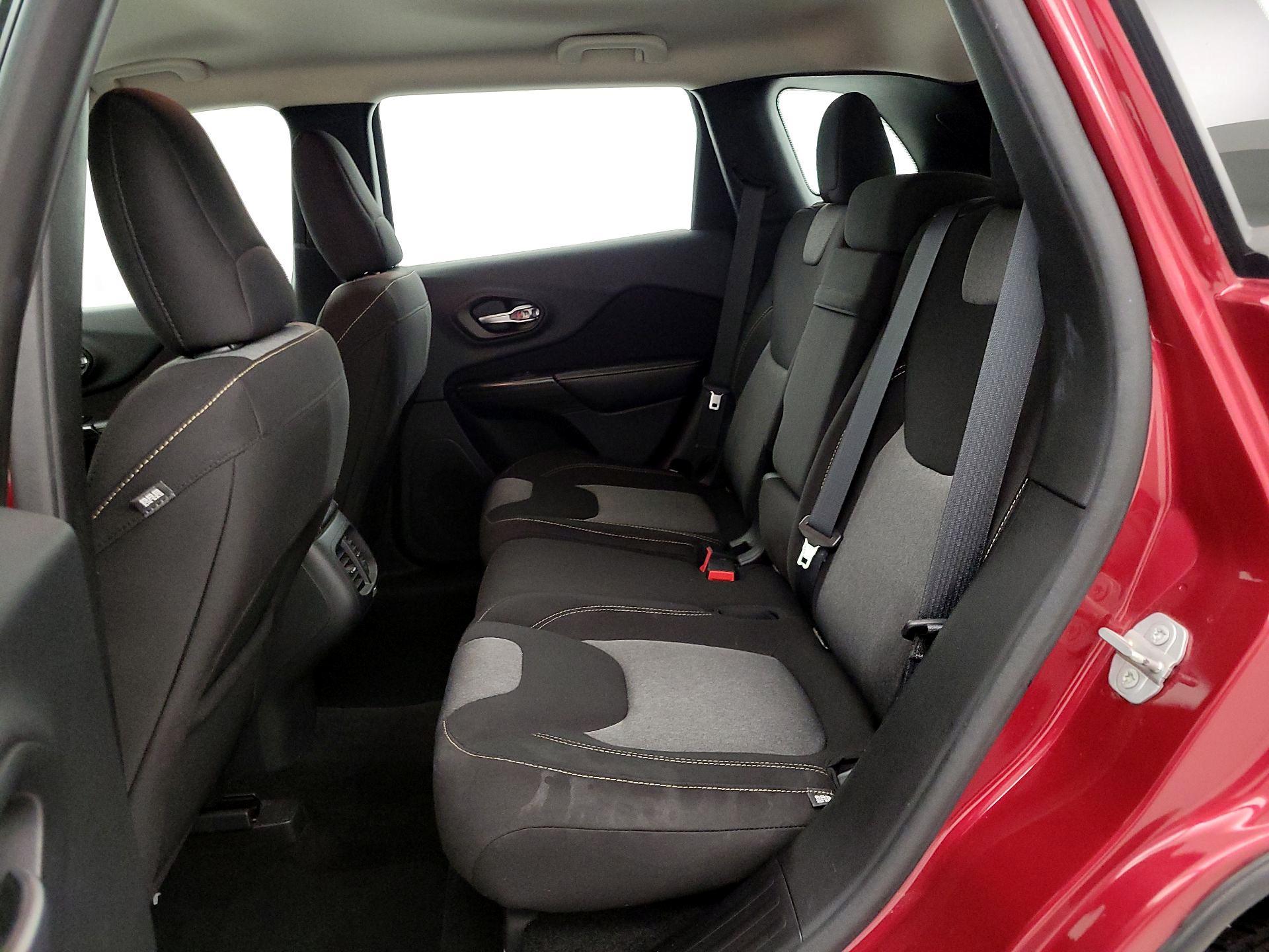 Thumbnail: 2016 Jeep Cherokee - 18