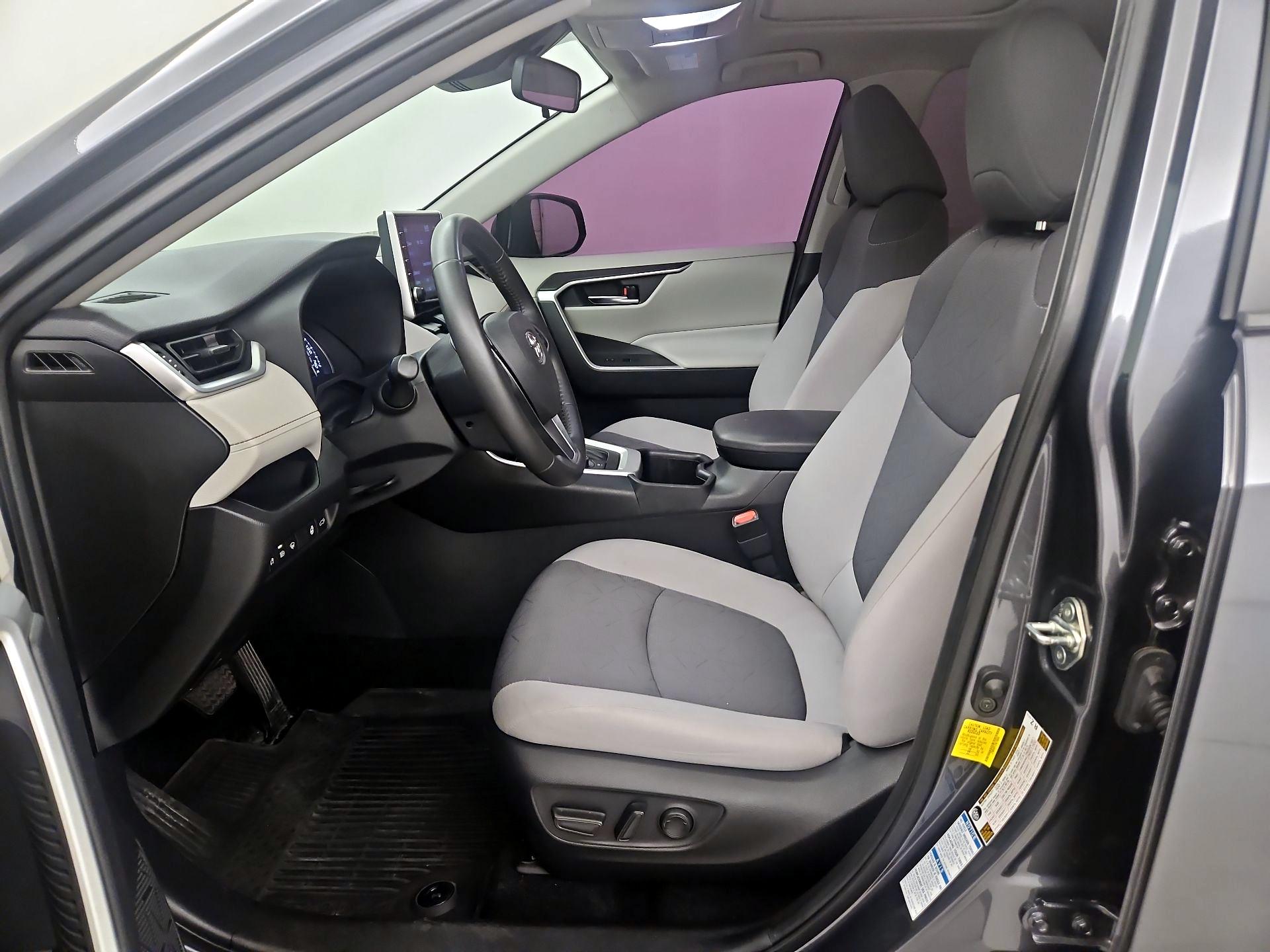 Thumbnail: 2022 Toyota RAV4 - 11