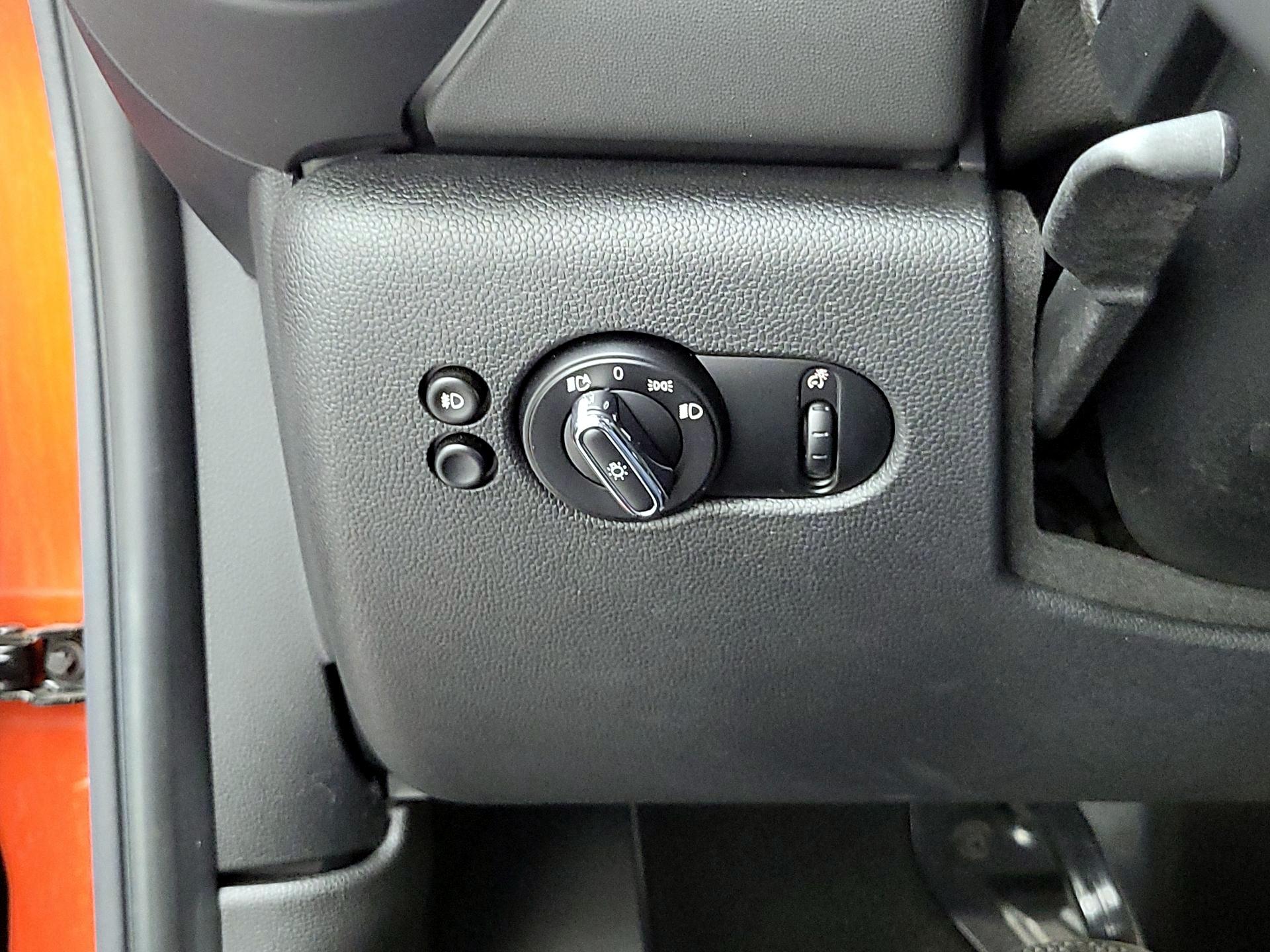 Thumbnail: 2019 MINI Cooper Hardtop - 13