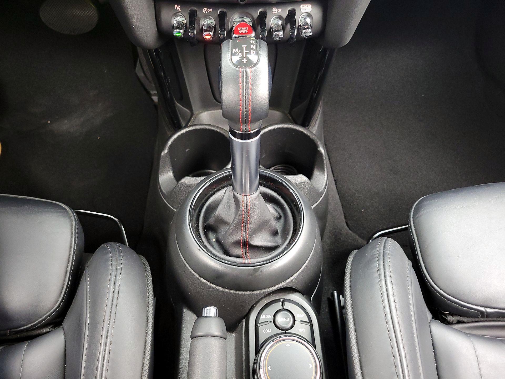 Thumbnail: 2019 MINI Cooper Hardtop - 17
