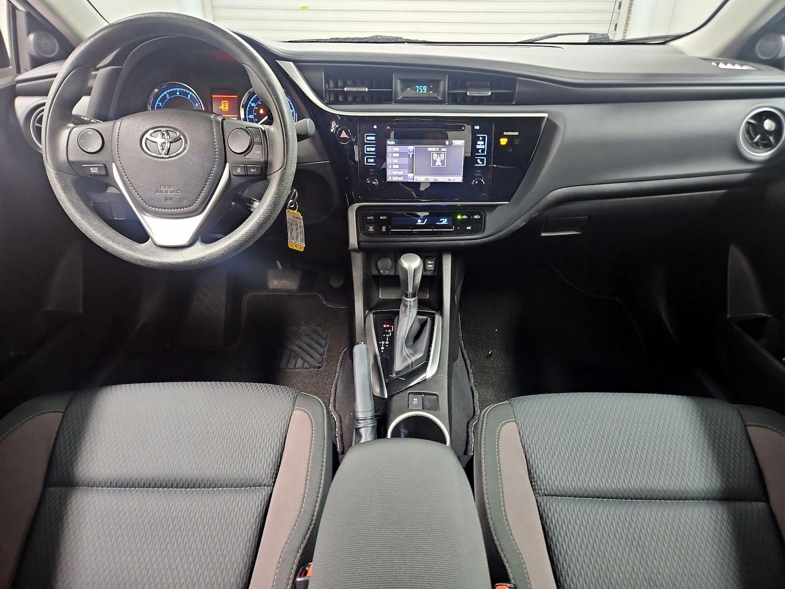 2017 Toyota Corolla LE - Photo 10