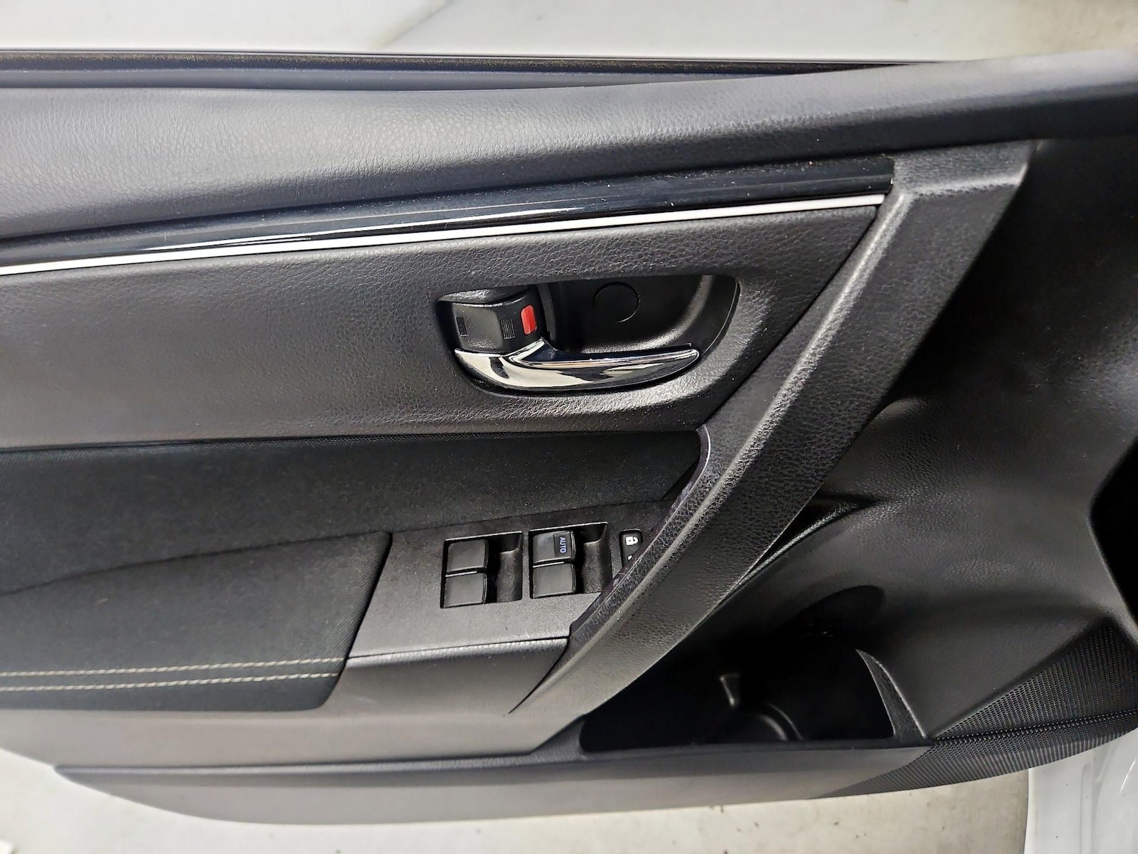 2017 Toyota Corolla LE - Photo 13