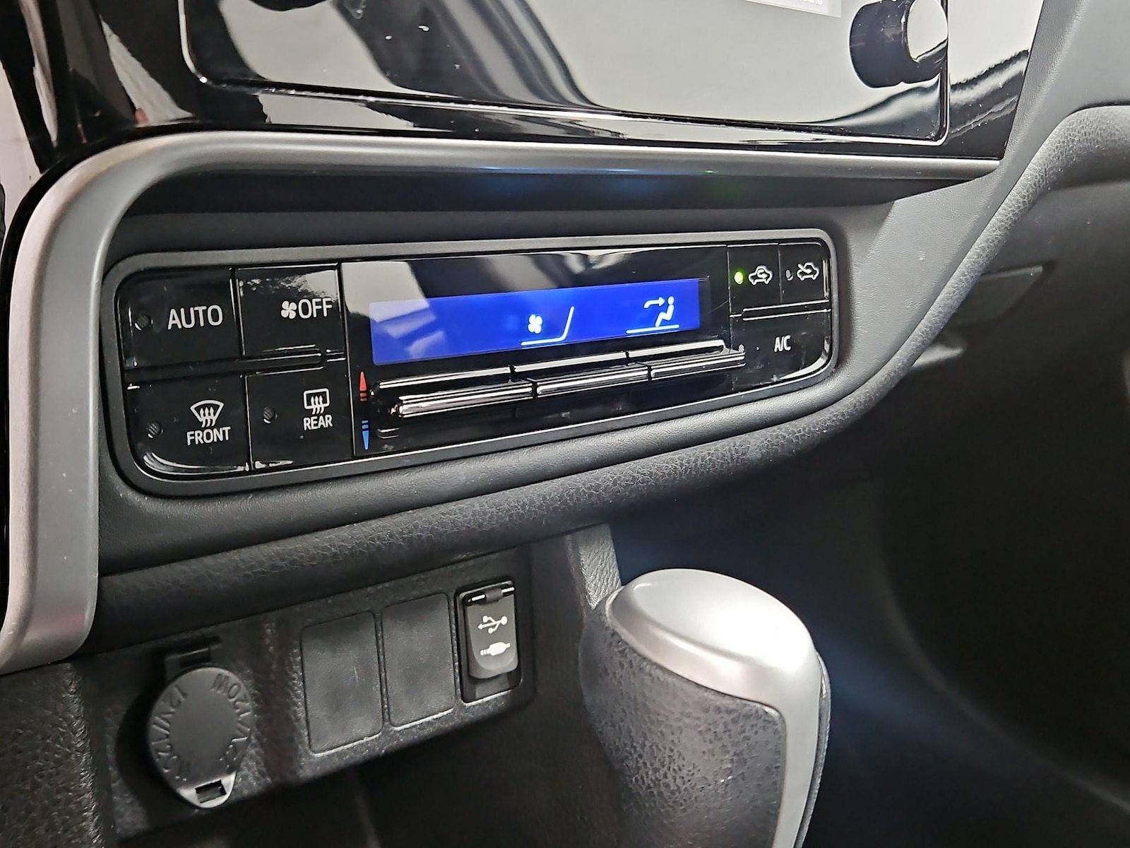 2017 Toyota Corolla LE - Photo 17