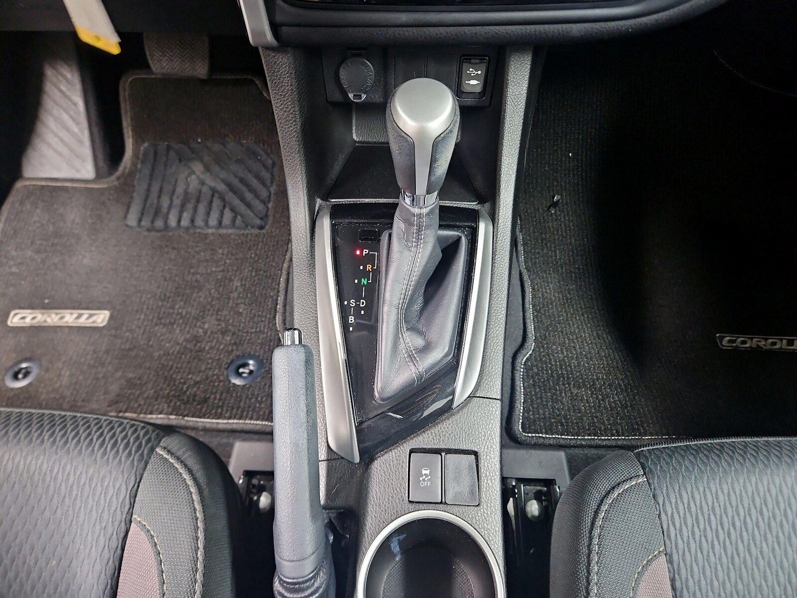 2017 Toyota Corolla LE - Photo 18