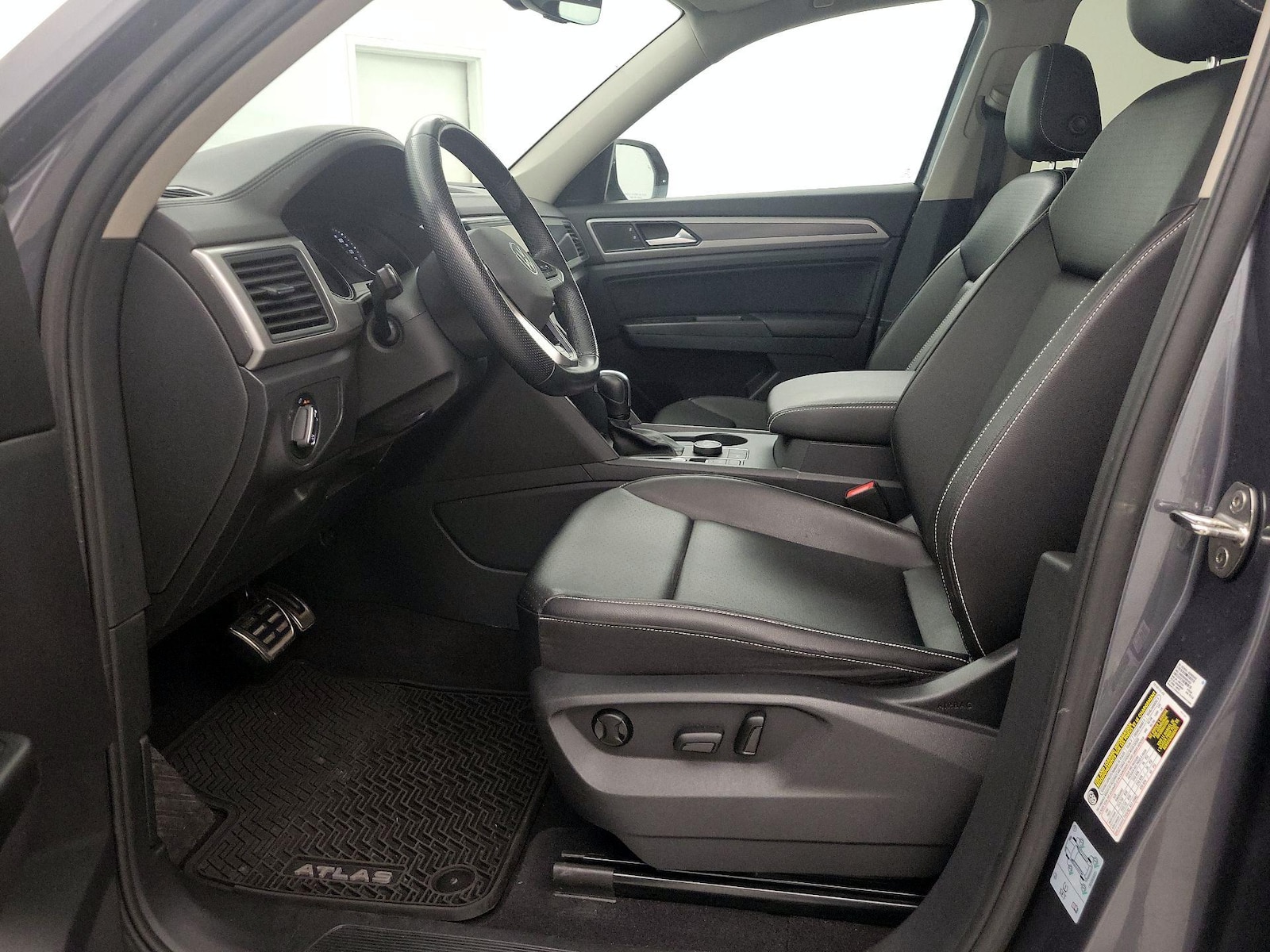 2021 Volkswagen Atlas SE w/Tech R-Line - Photo 12