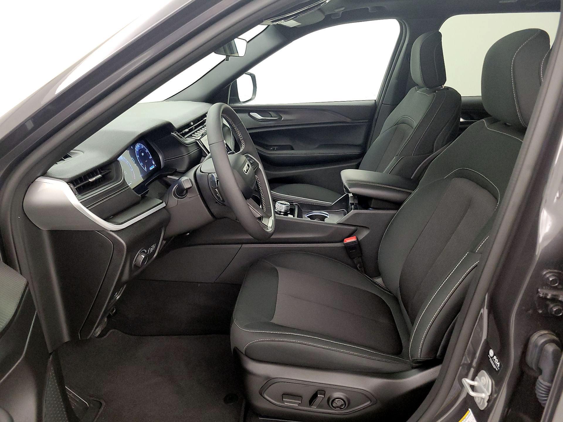 Thumbnail: 2025 Jeep Grand Cherokee - 11