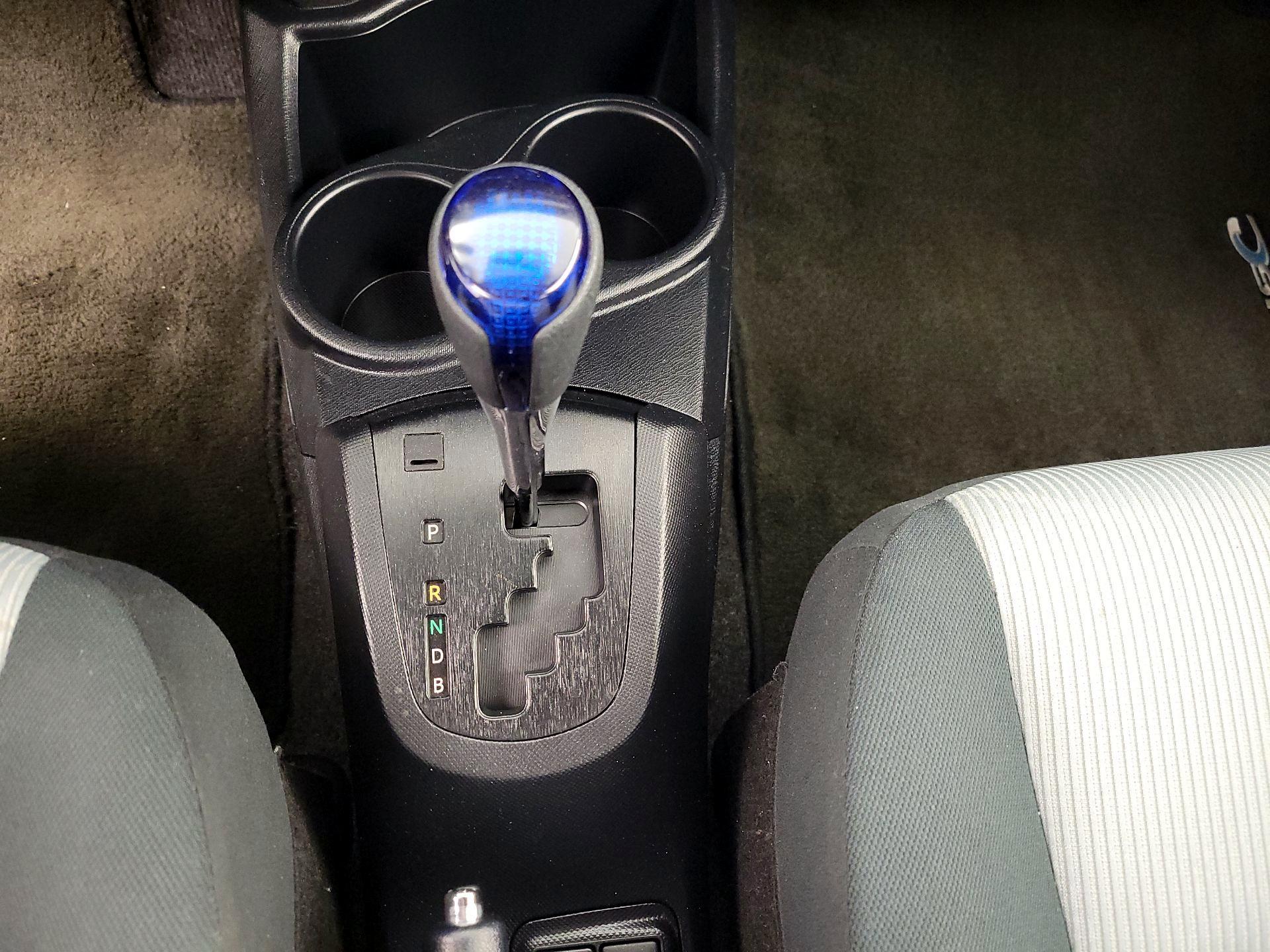 Thumbnail: 2015 Toyota Prius c - 14