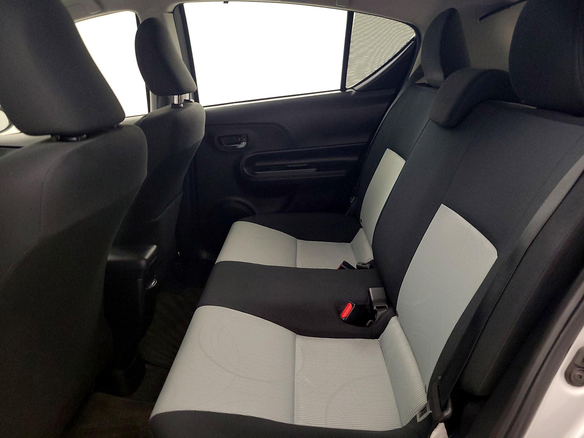 Thumbnail: 2015 Toyota Prius c - 15