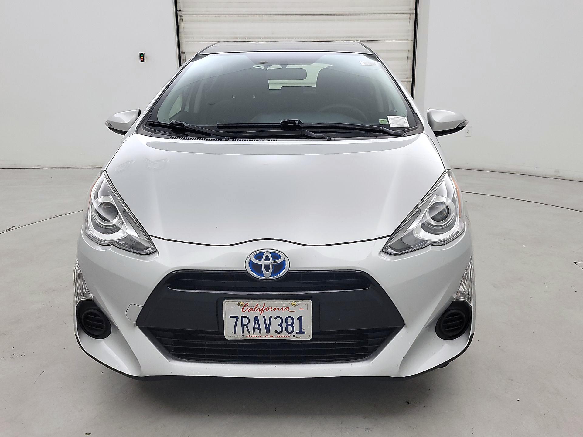 Thumbnail: 2015 Toyota Prius c - 2