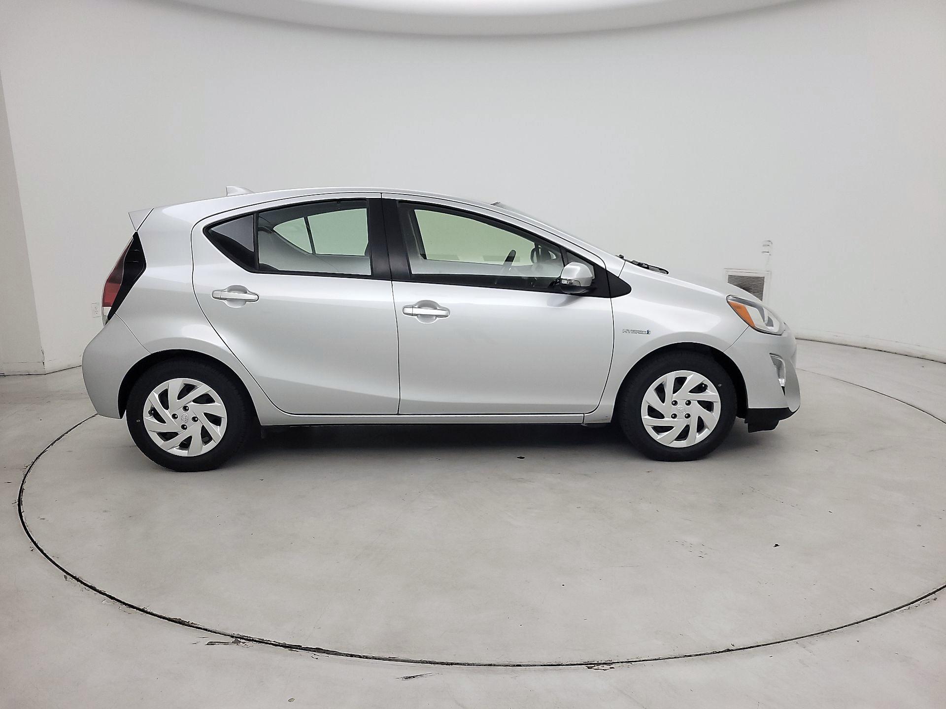 Thumbnail: 2015 Toyota Prius c - 4