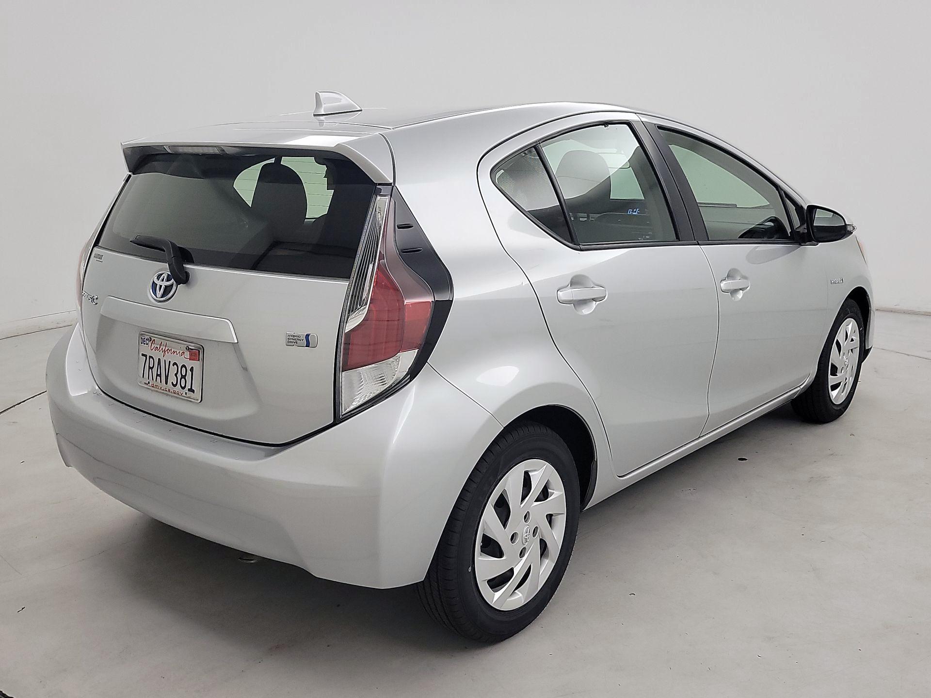 Thumbnail: 2015 Toyota Prius c - 5