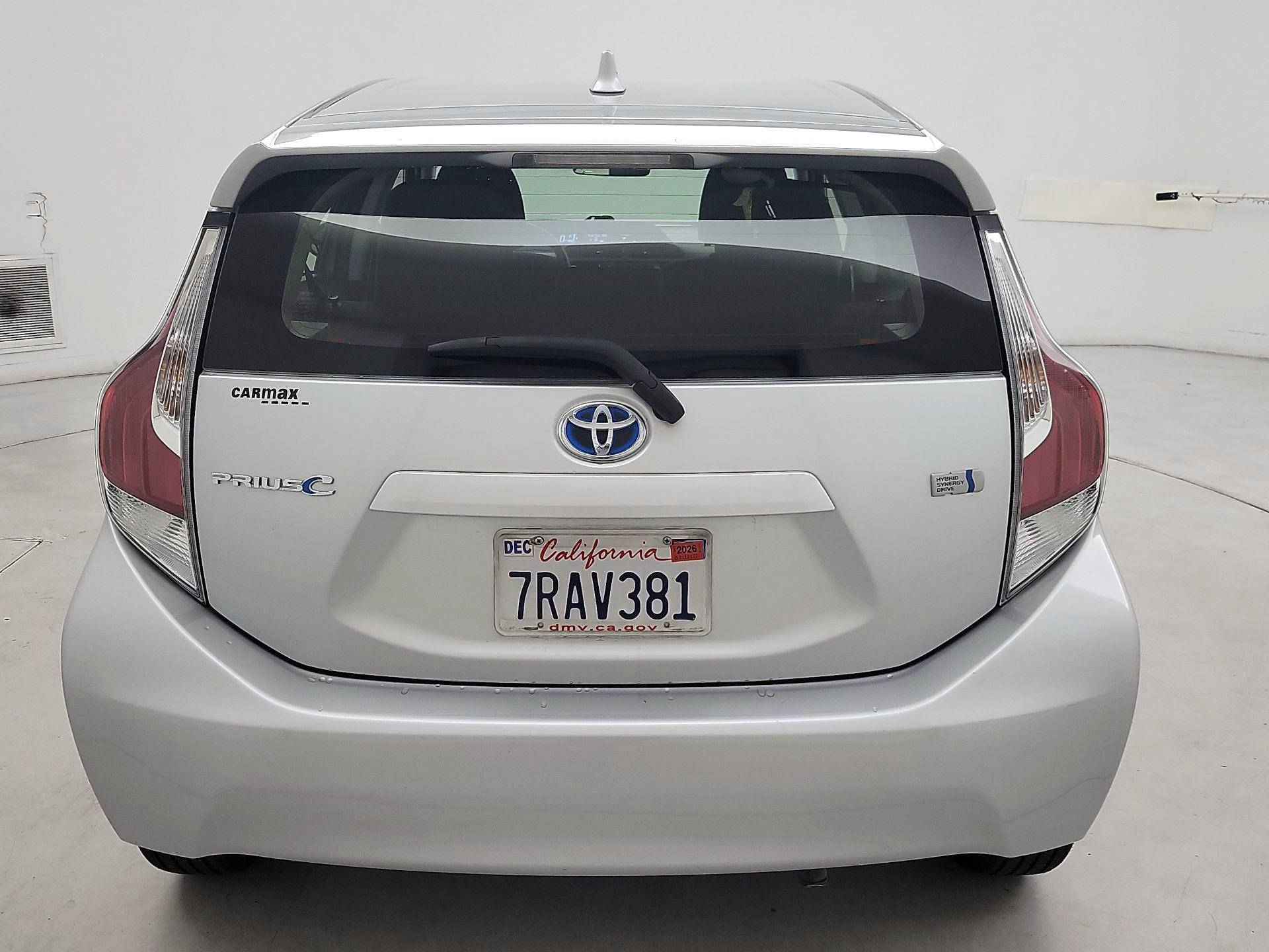 Thumbnail: 2015 Toyota Prius c - 6
