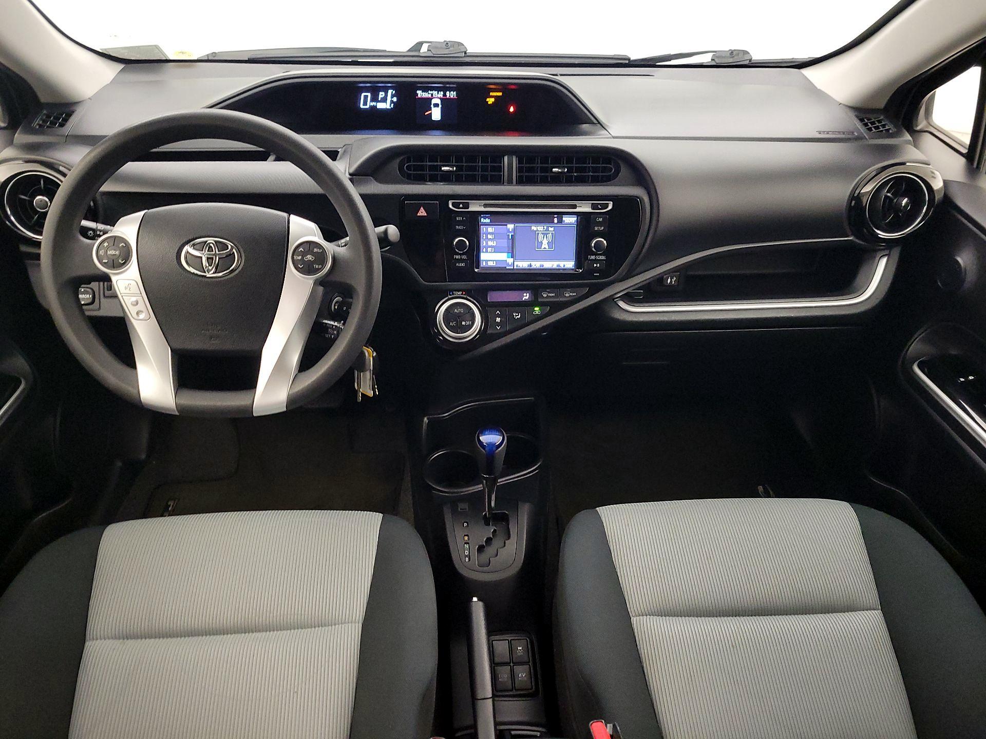 Thumbnail: 2015 Toyota Prius c - 8
