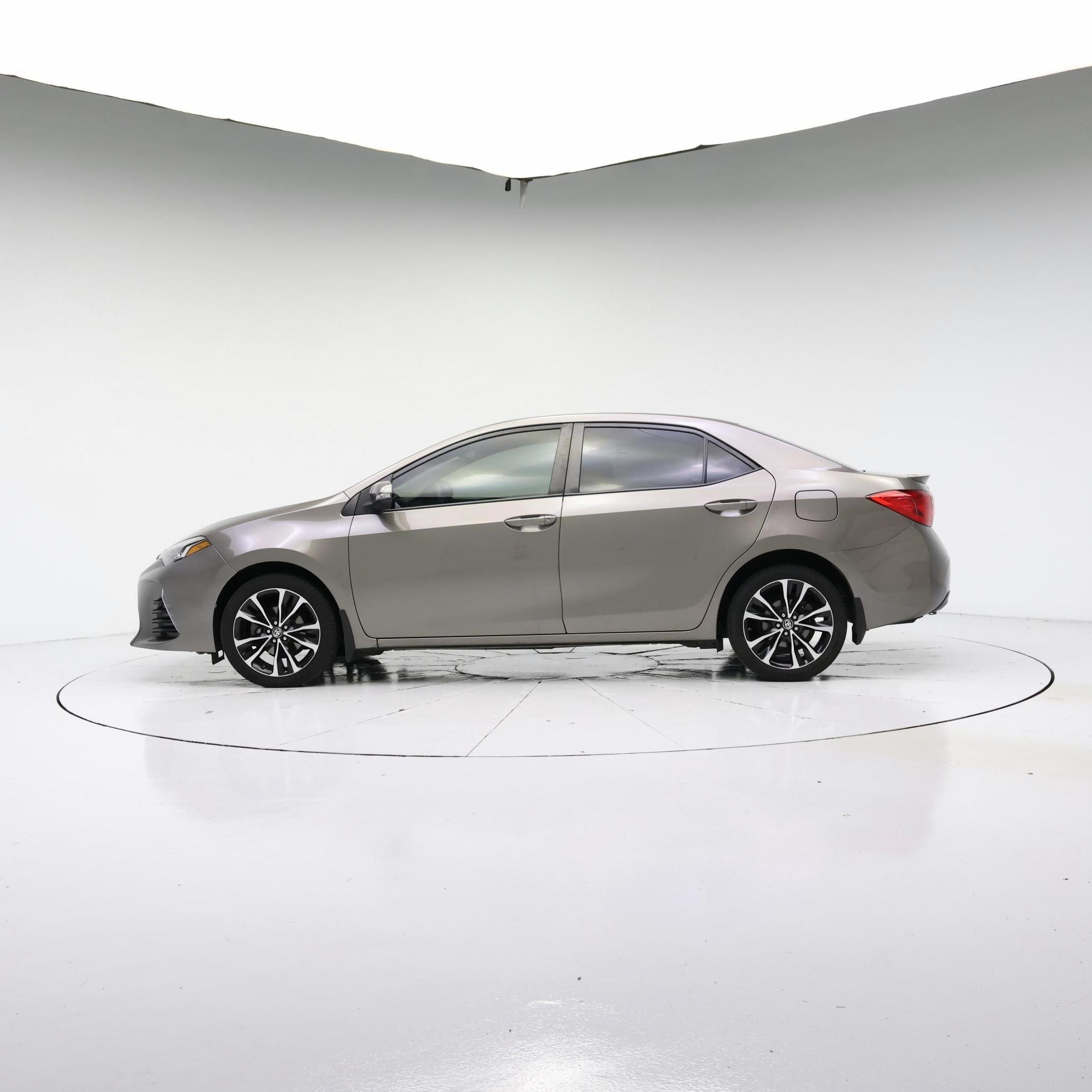 Thumbnail: 2018 Toyota Corolla - 3