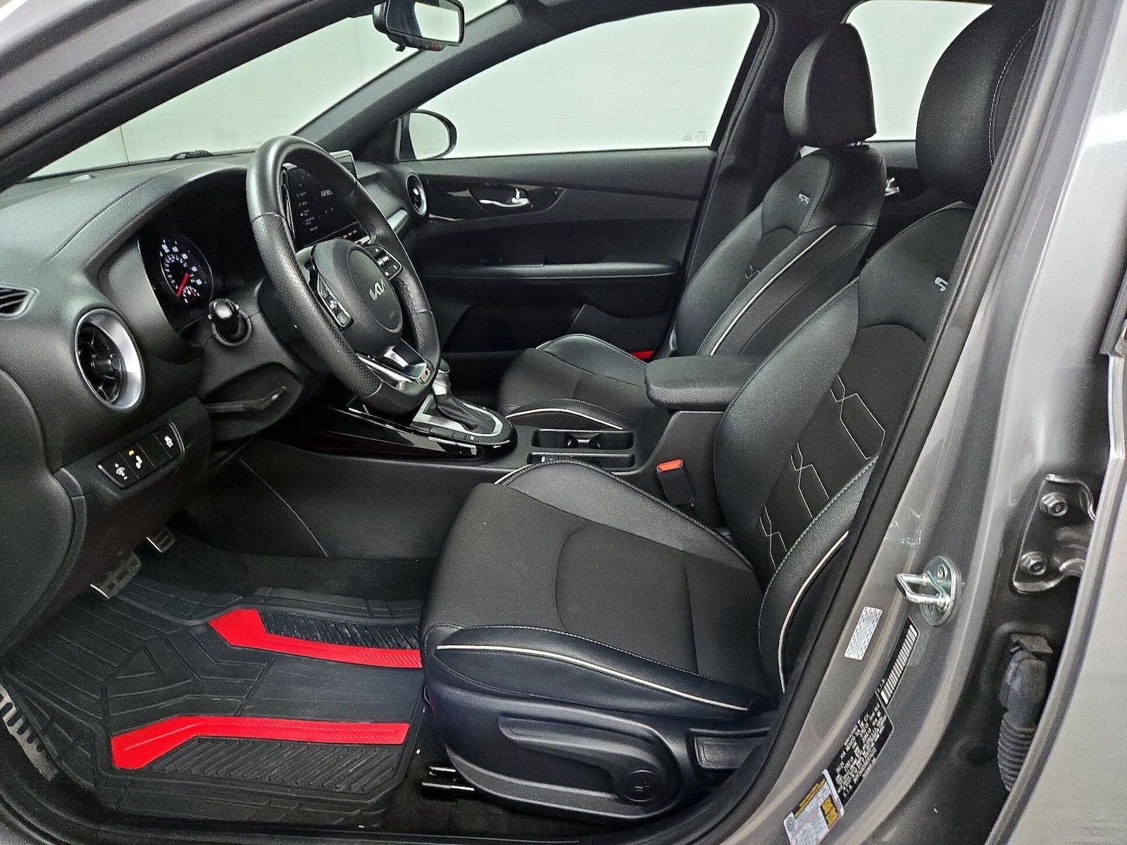 2024 Kia Forte GT-Line - Photo 12