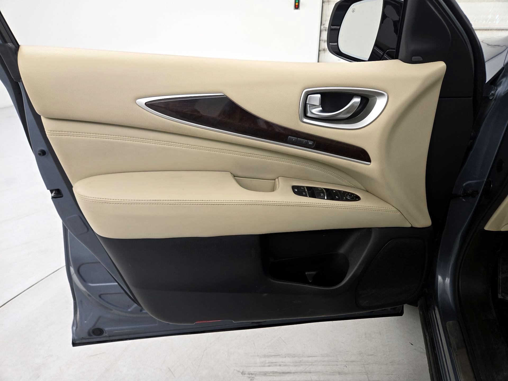 Thumbnail: 2017 INFINITI QX60 - 12