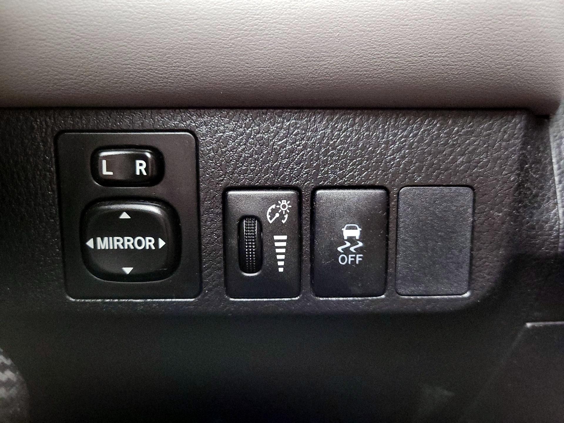 Thumbnail: 2015 Toyota RAV4 - 13