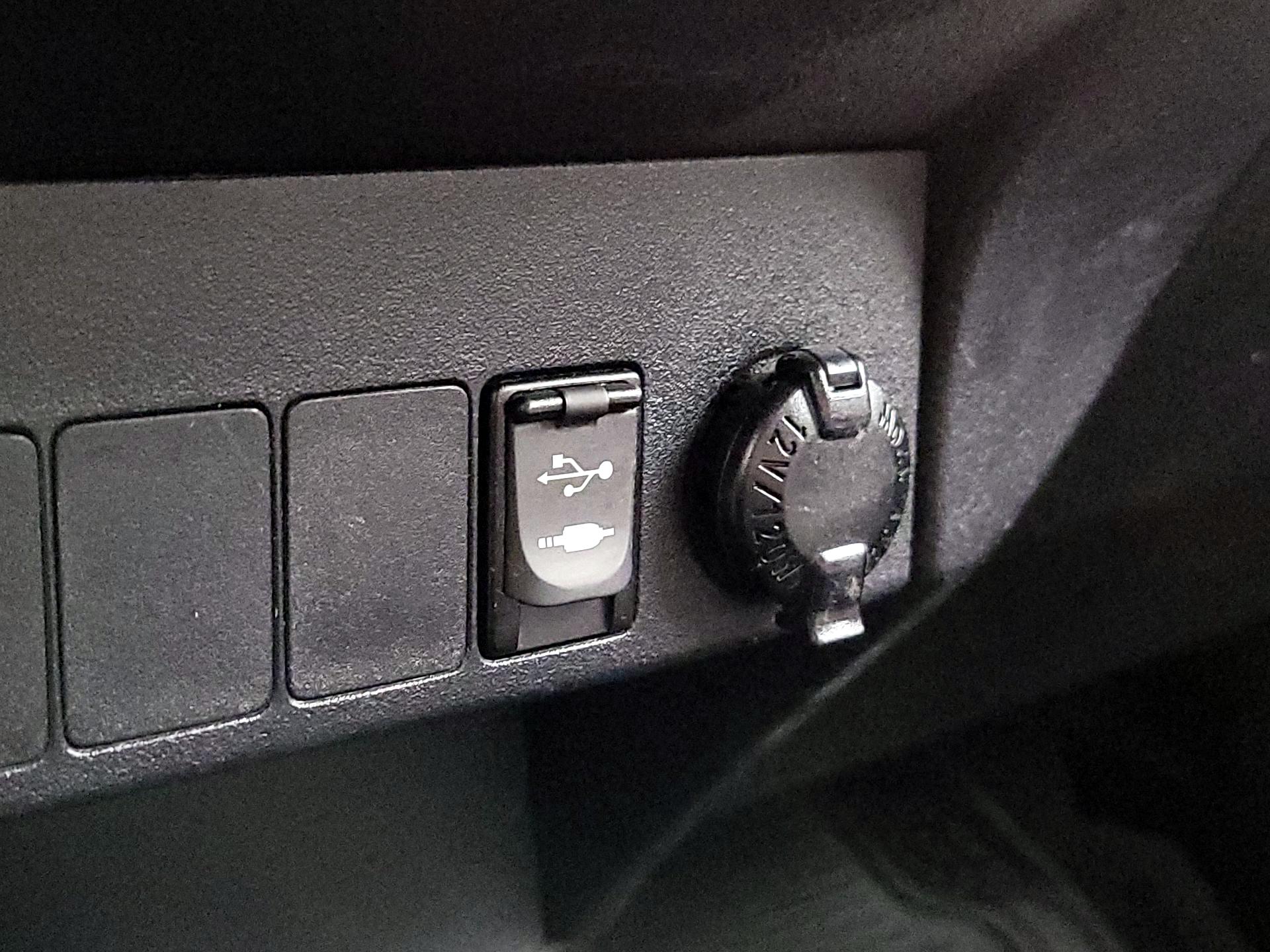 Thumbnail: 2015 Toyota RAV4 - 18