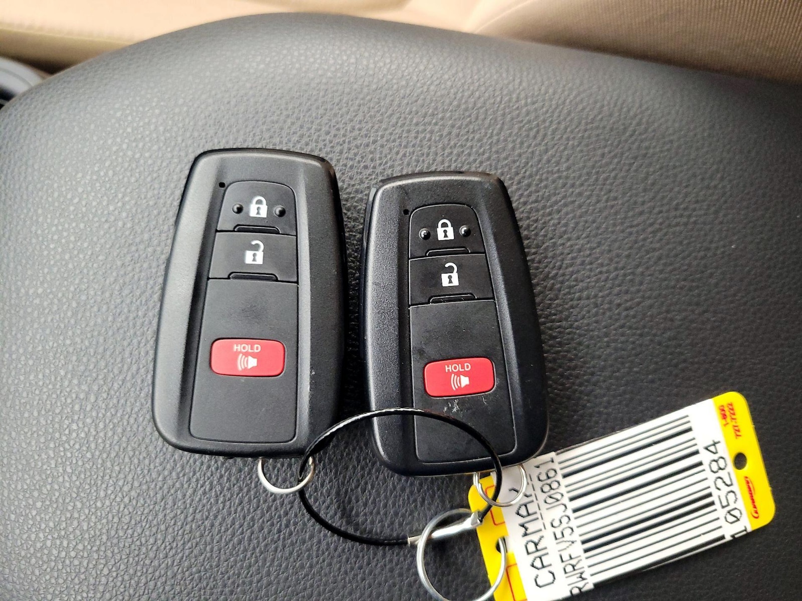 2025 Toyota RAV4 XLE - Photo 23