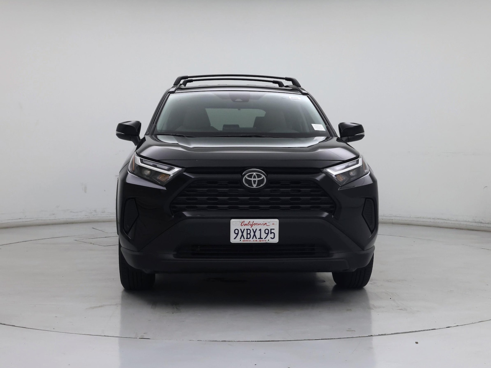 2025 Toyota RAV4 XLE - Photo 6