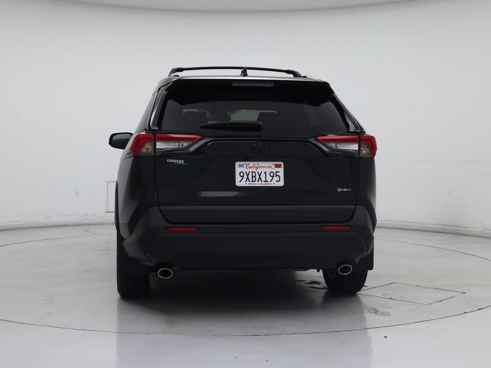 2025 Toyota RAV4 XLE - Photo 7