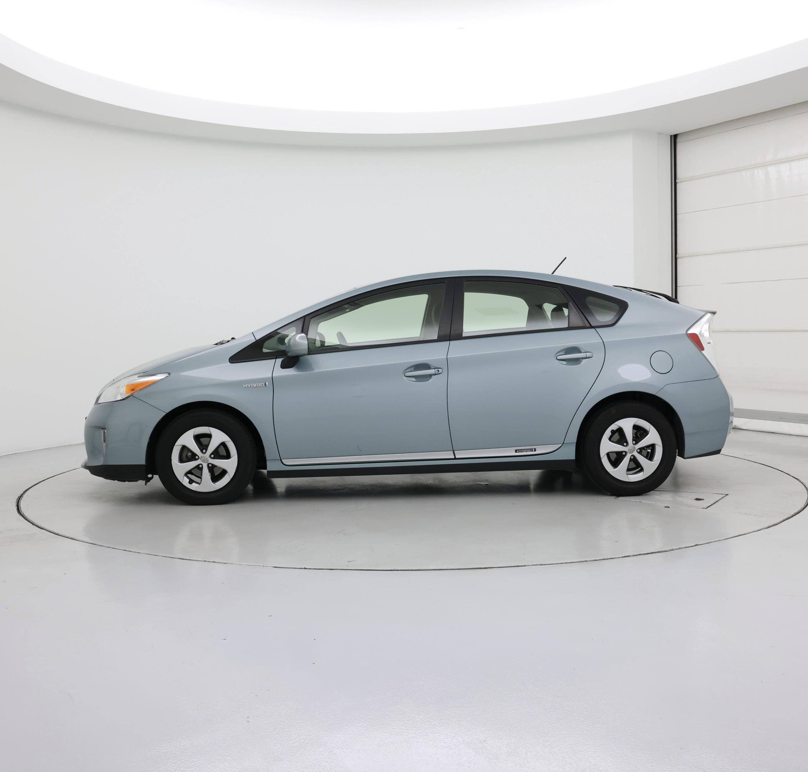 Thumbnail: 2015 Toyota Prius - 3