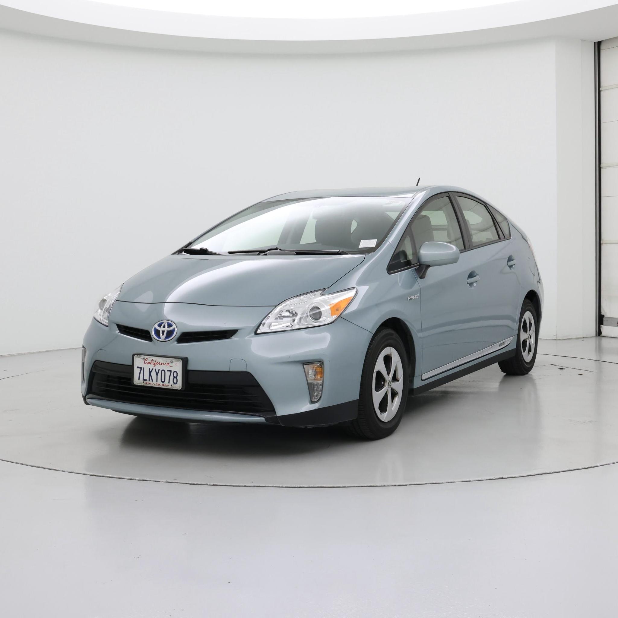 Thumbnail: 2015 Toyota Prius - 4