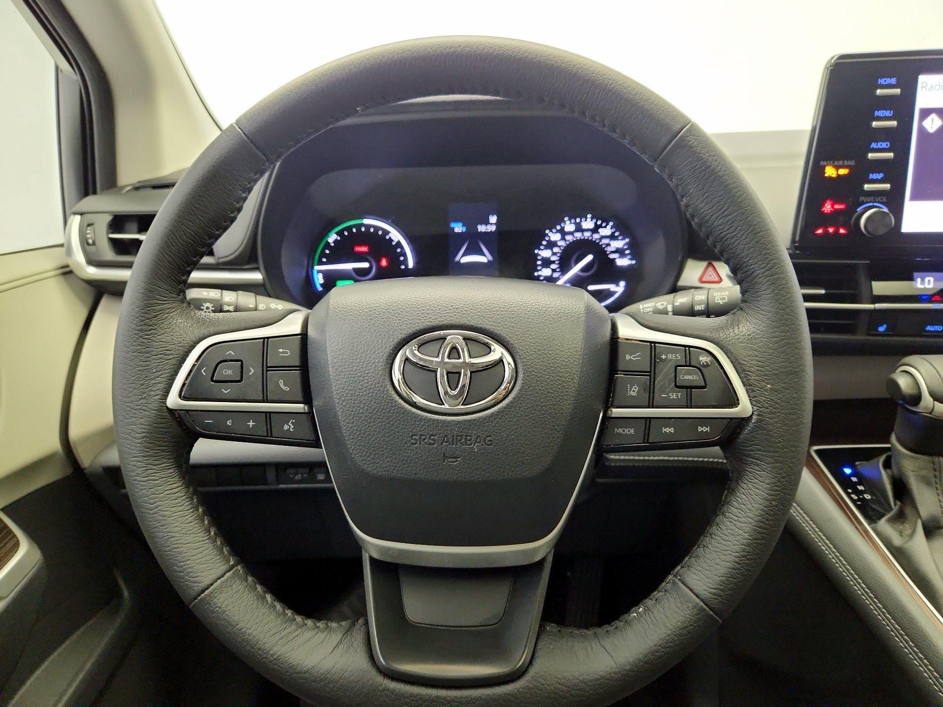 Thumbnail: 2023 Toyota Sienna - 10