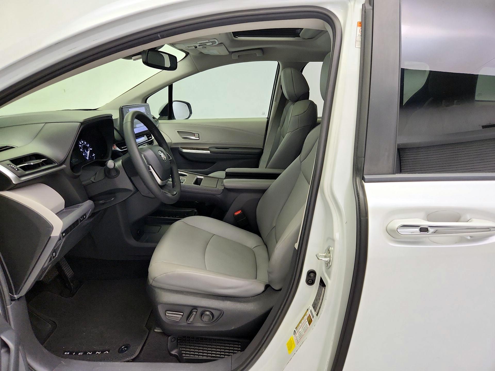 Thumbnail: 2023 Toyota Sienna - 11